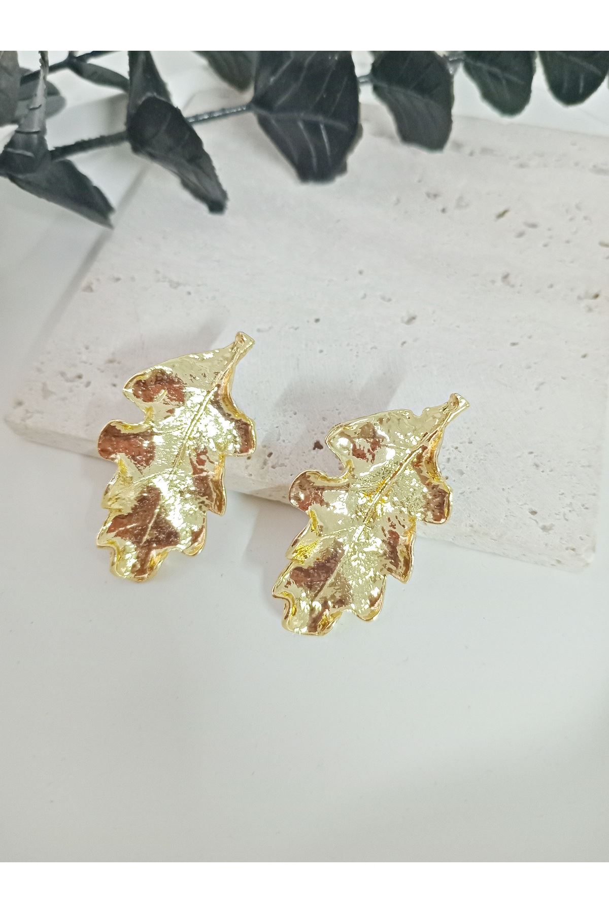 Gold Yaprak Kadın Küpe