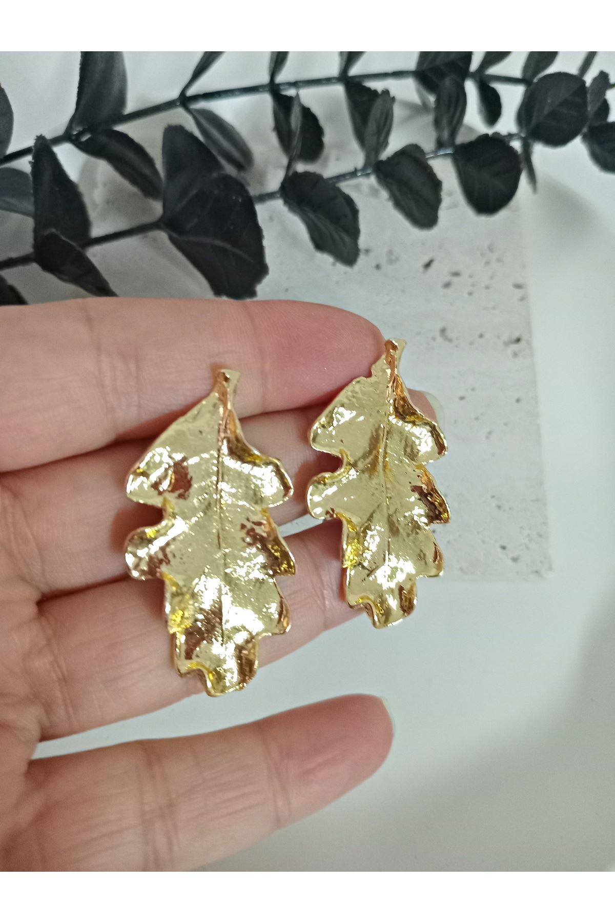 Gold Yaprak Kadın Küpe