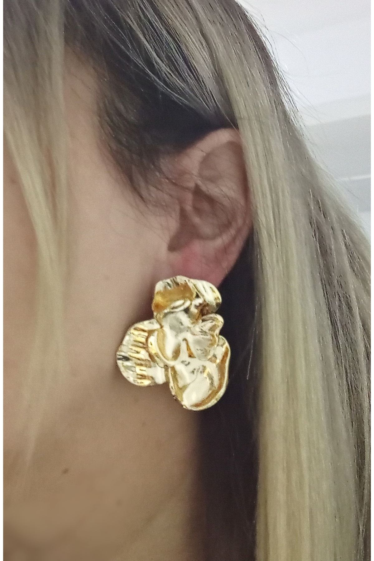 Gold Çiçek Küpe