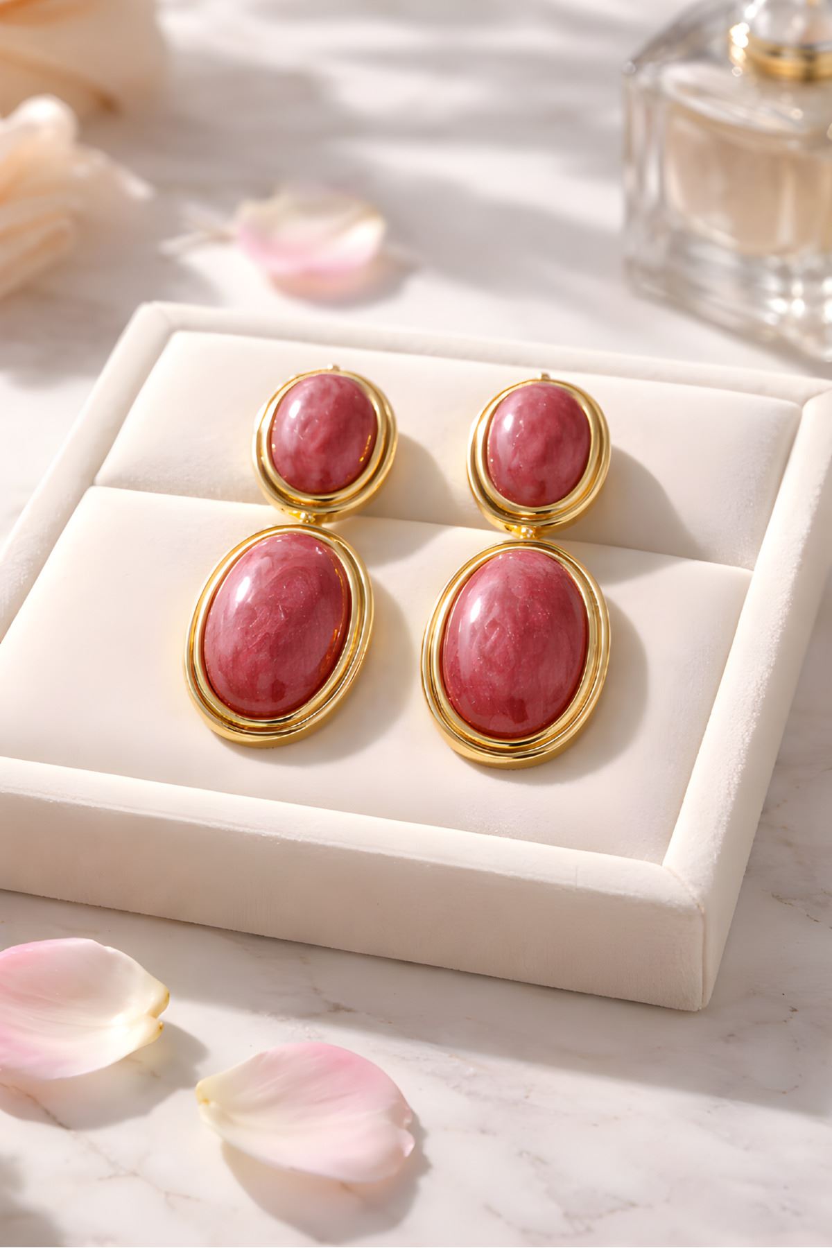 Gold Pembe Mineli Sallantılı Küpe, Hafif