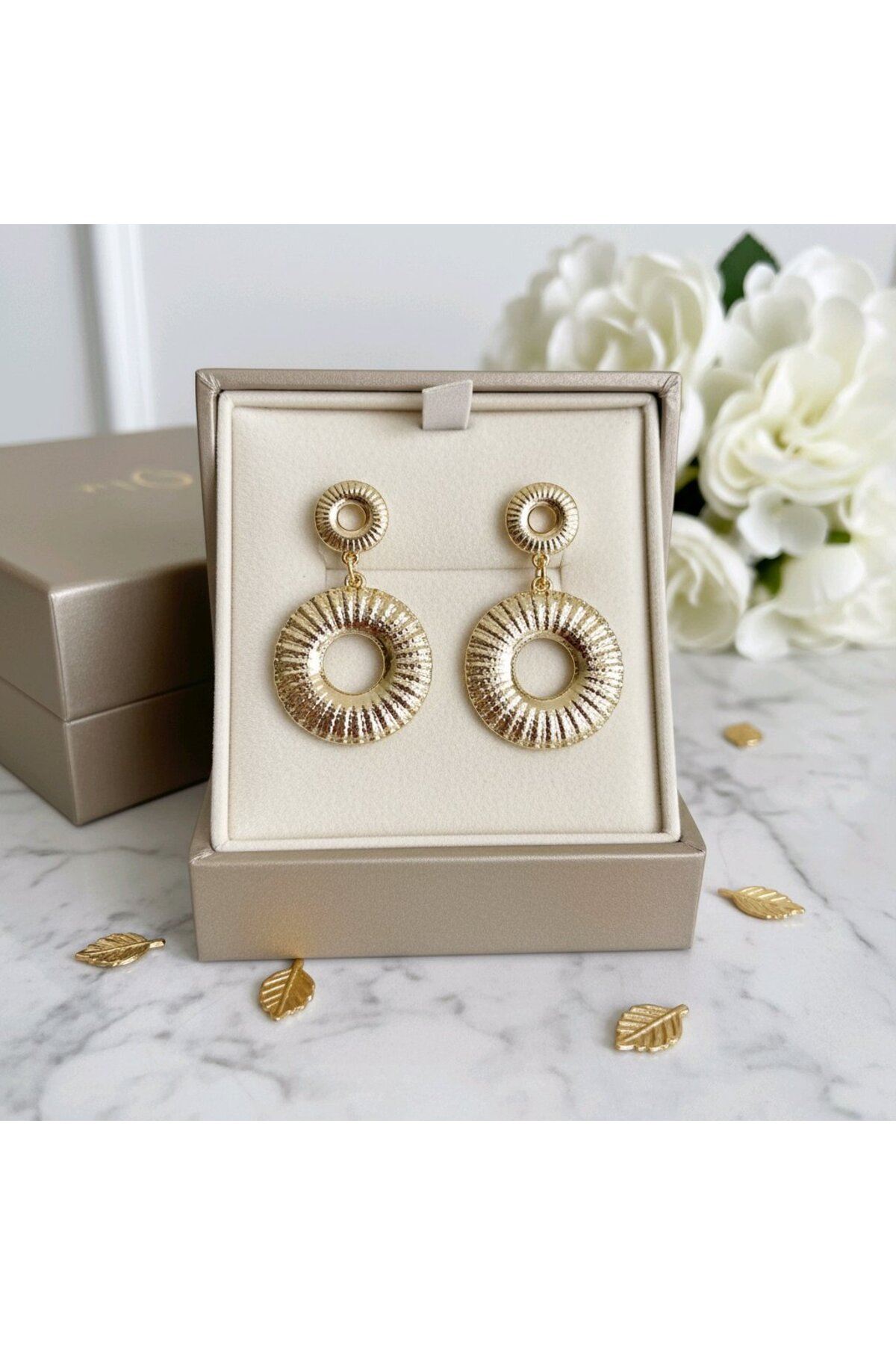 Gold Sallantılı Çember Küpe