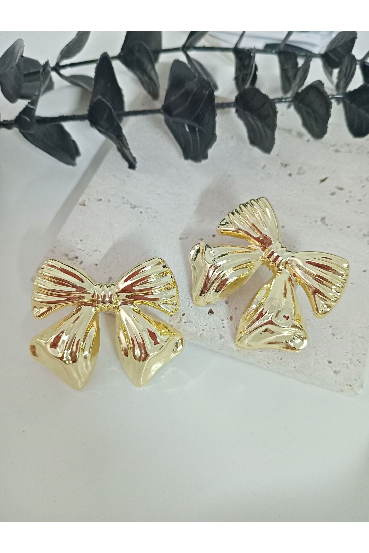 Gold Fiyonk Çok Hafif Büyük Şık Kadın Küpe