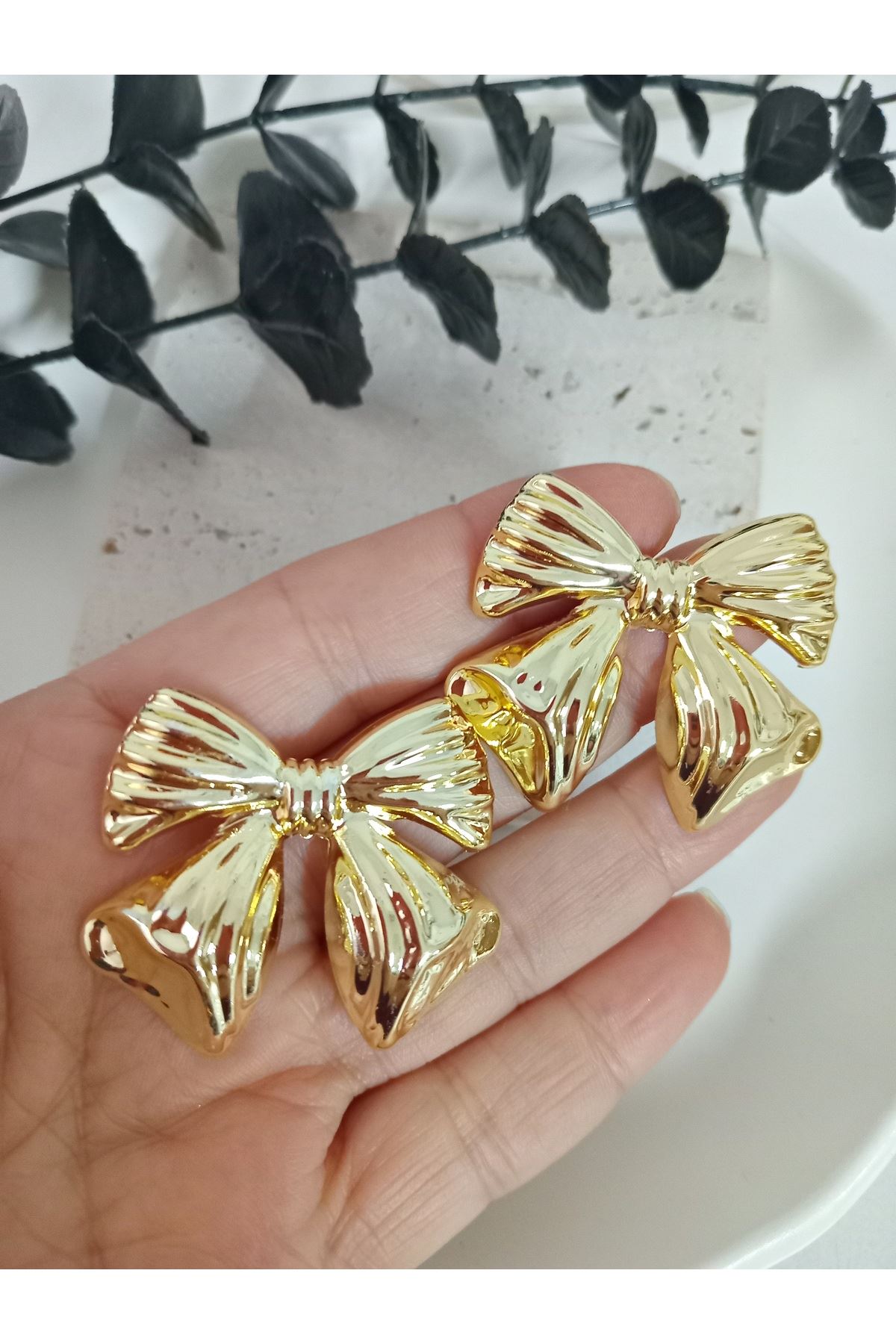 Gold Fiyonk Çok Hafif Büyük Şık Kadın Küpe