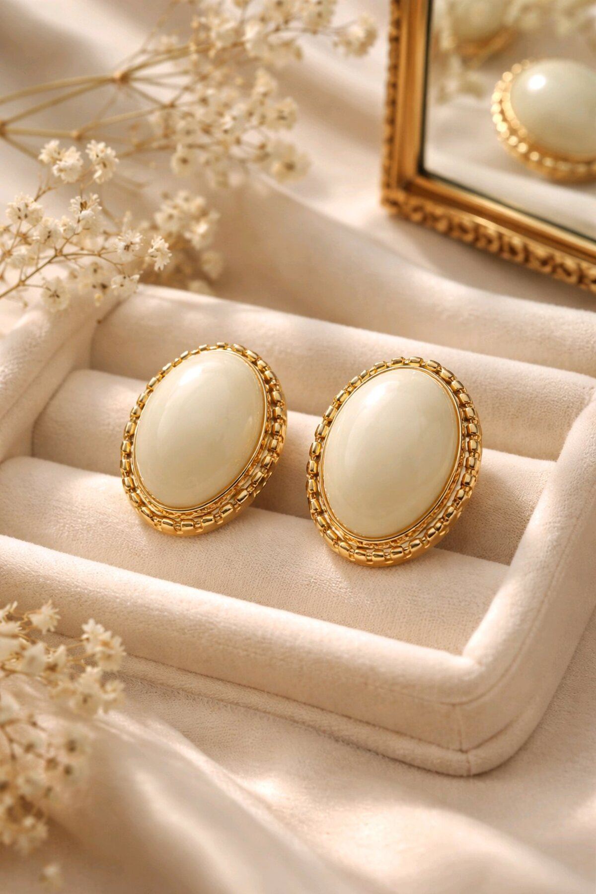 Gold Oval İnci Krem Şık Hafif Küpe