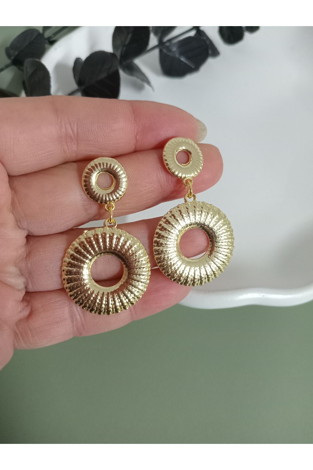 Gold Sallantılı Çember Küpe