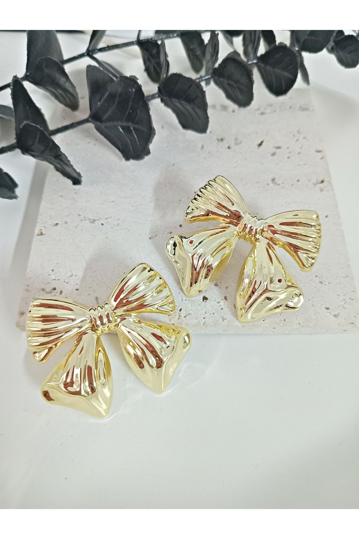 Gold Fiyonk Çok Hafif Büyük Şık Kadın Küpe