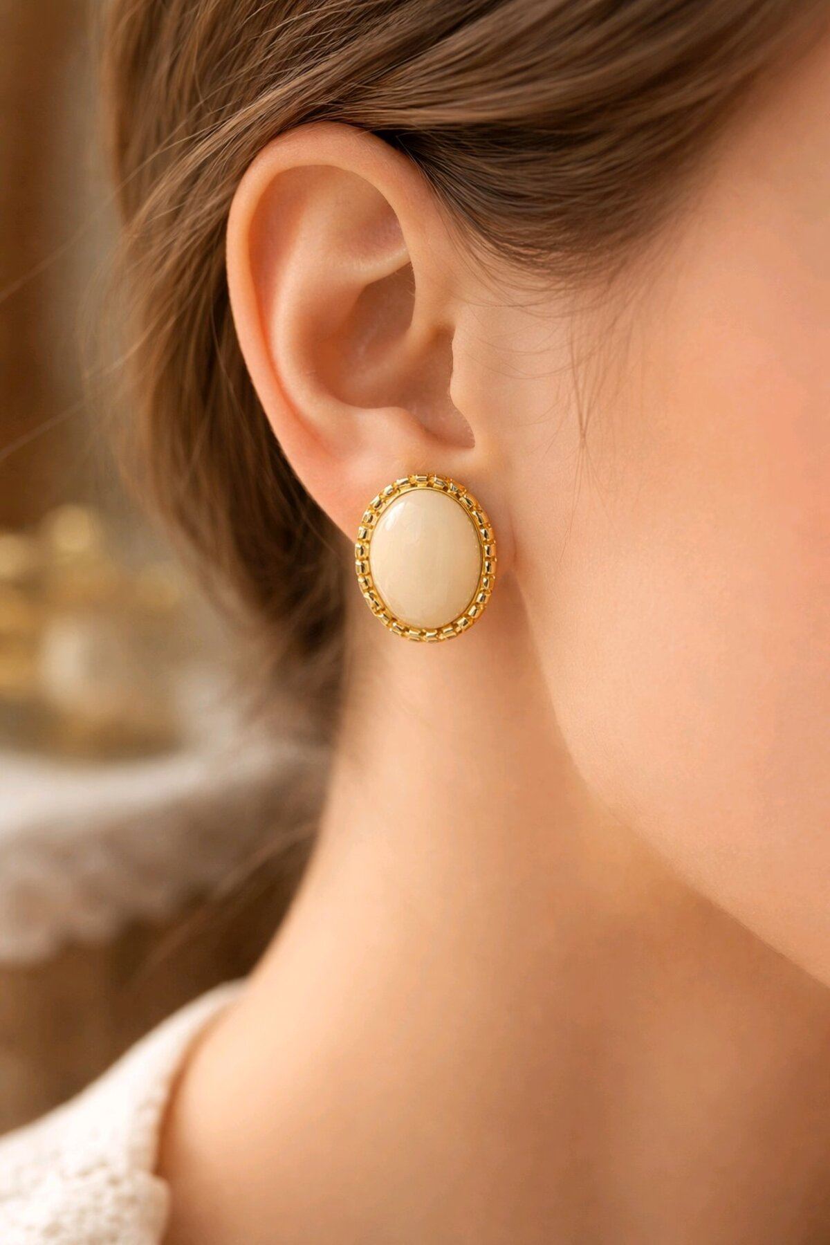 Gold Oval İnci Krem Şık Hafif Küpe