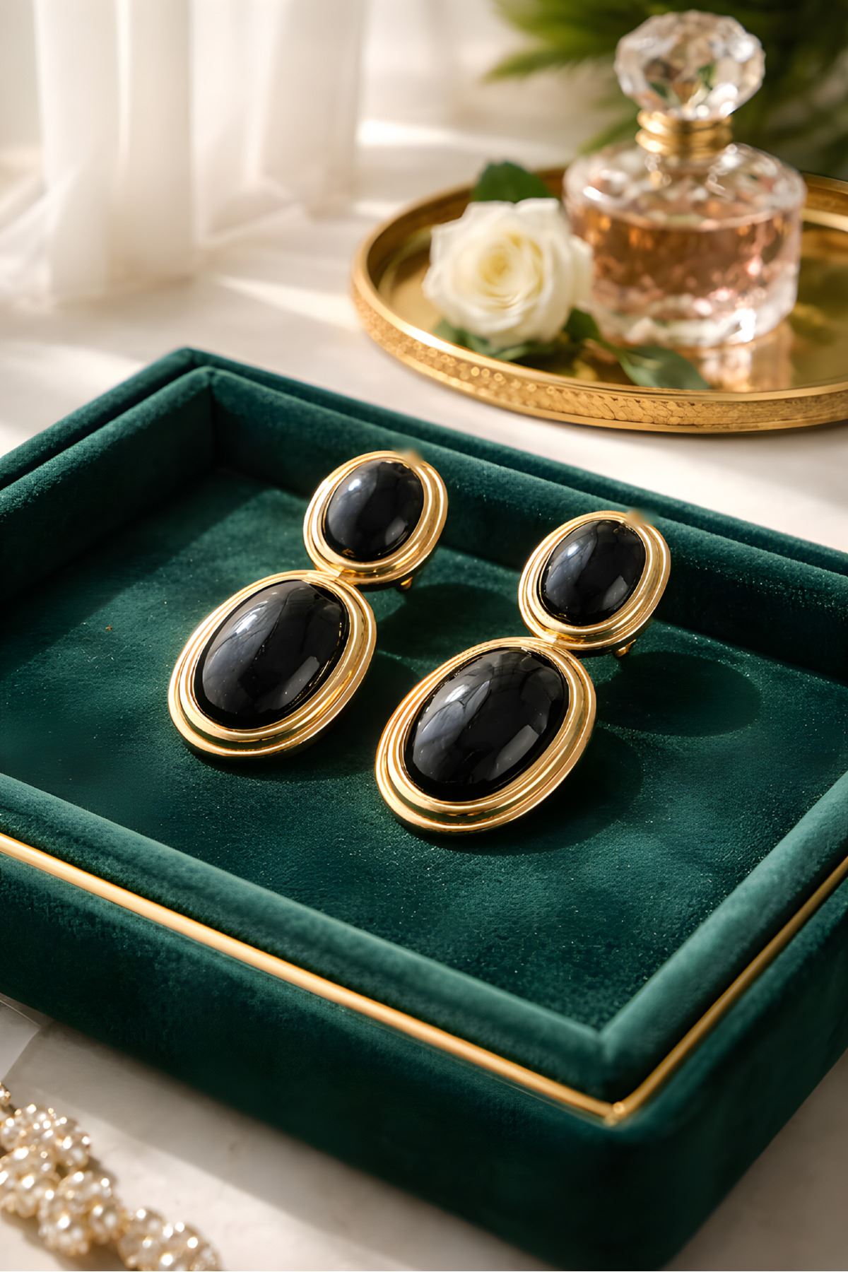 Gold Siyah Mineli Sallantılı Küpe