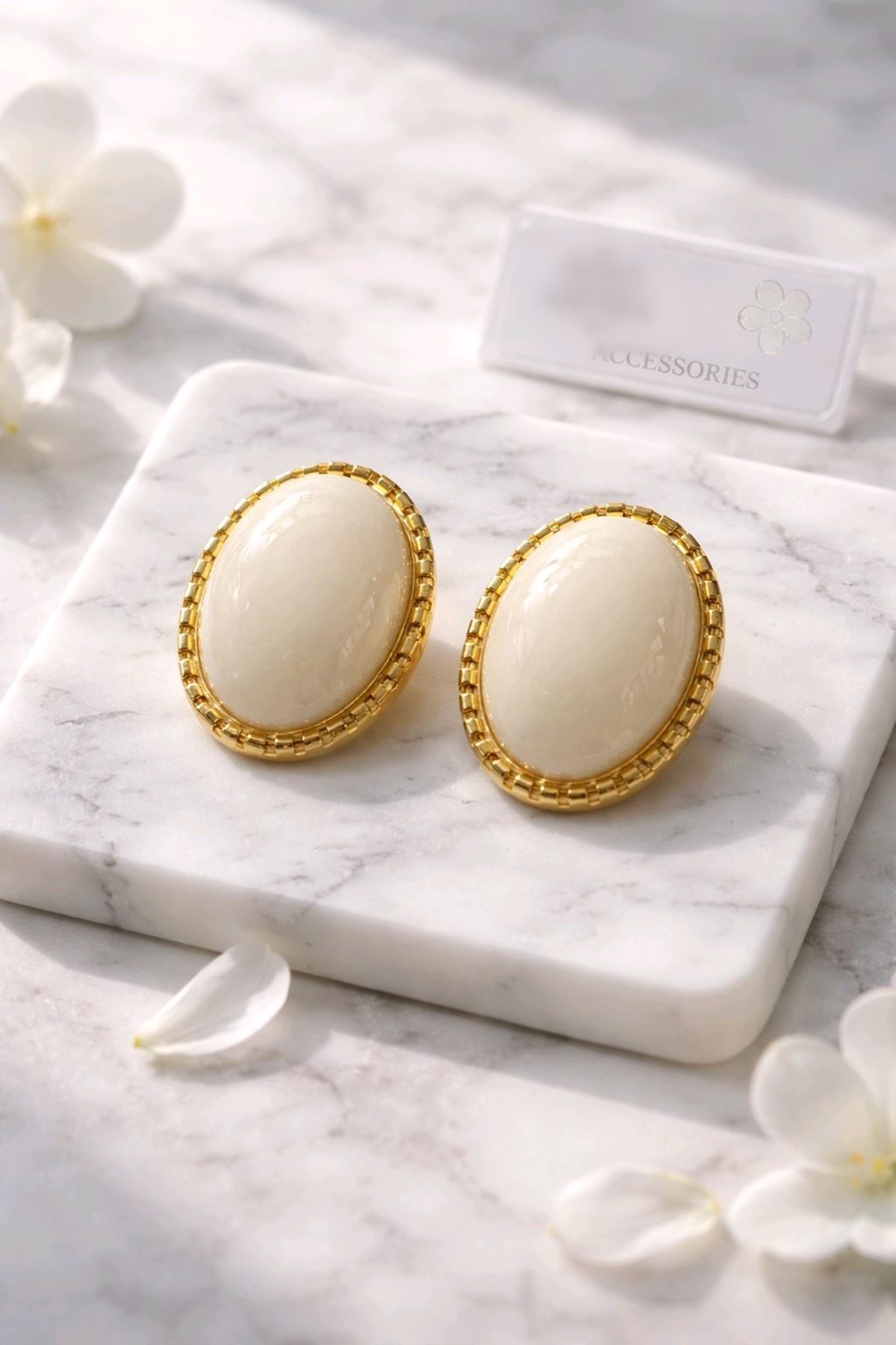 Gold Oval İnci Krem Şık Hafif Küpe