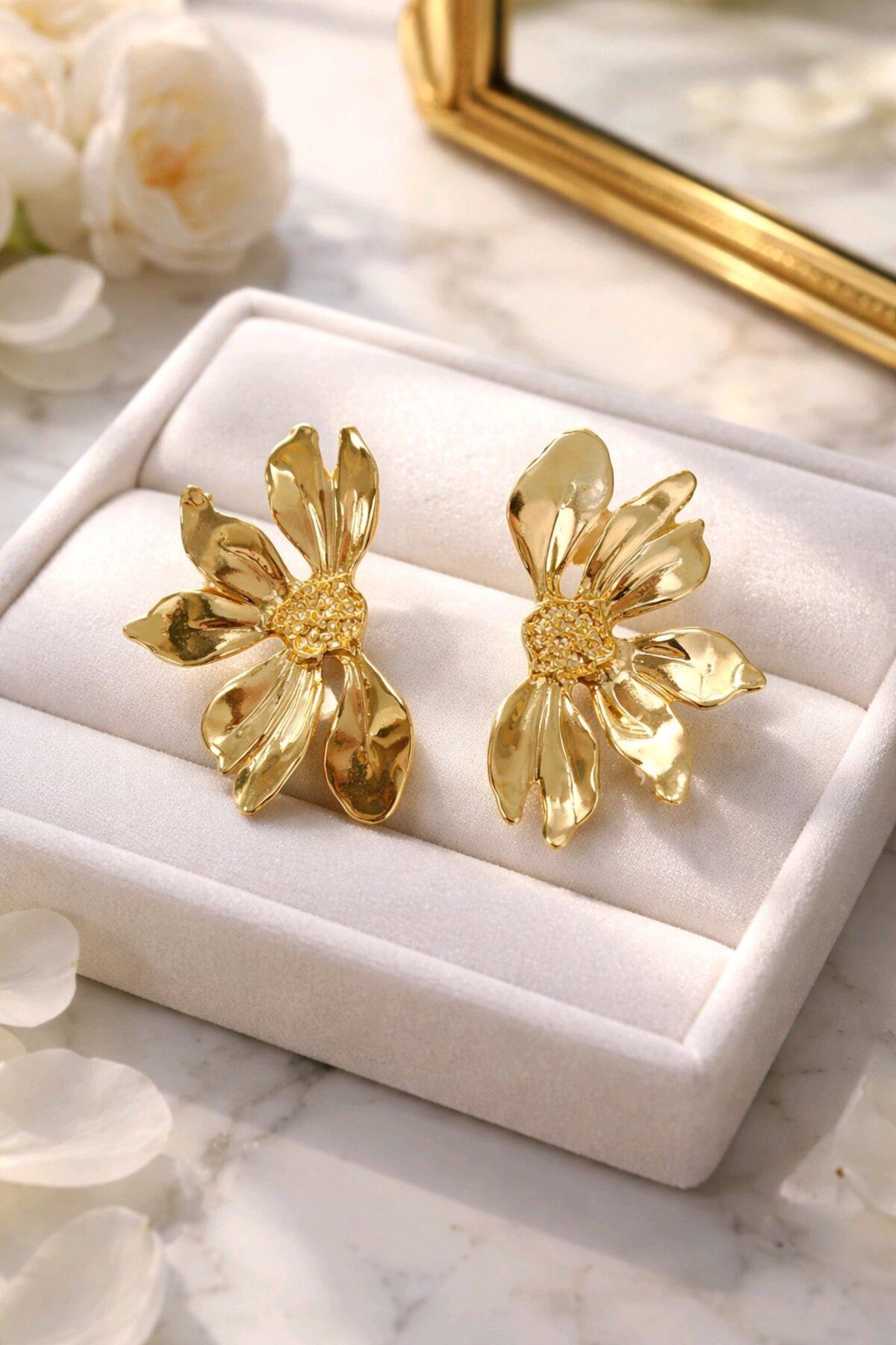 Gold Yarım Çiçek Küpe, Hafif