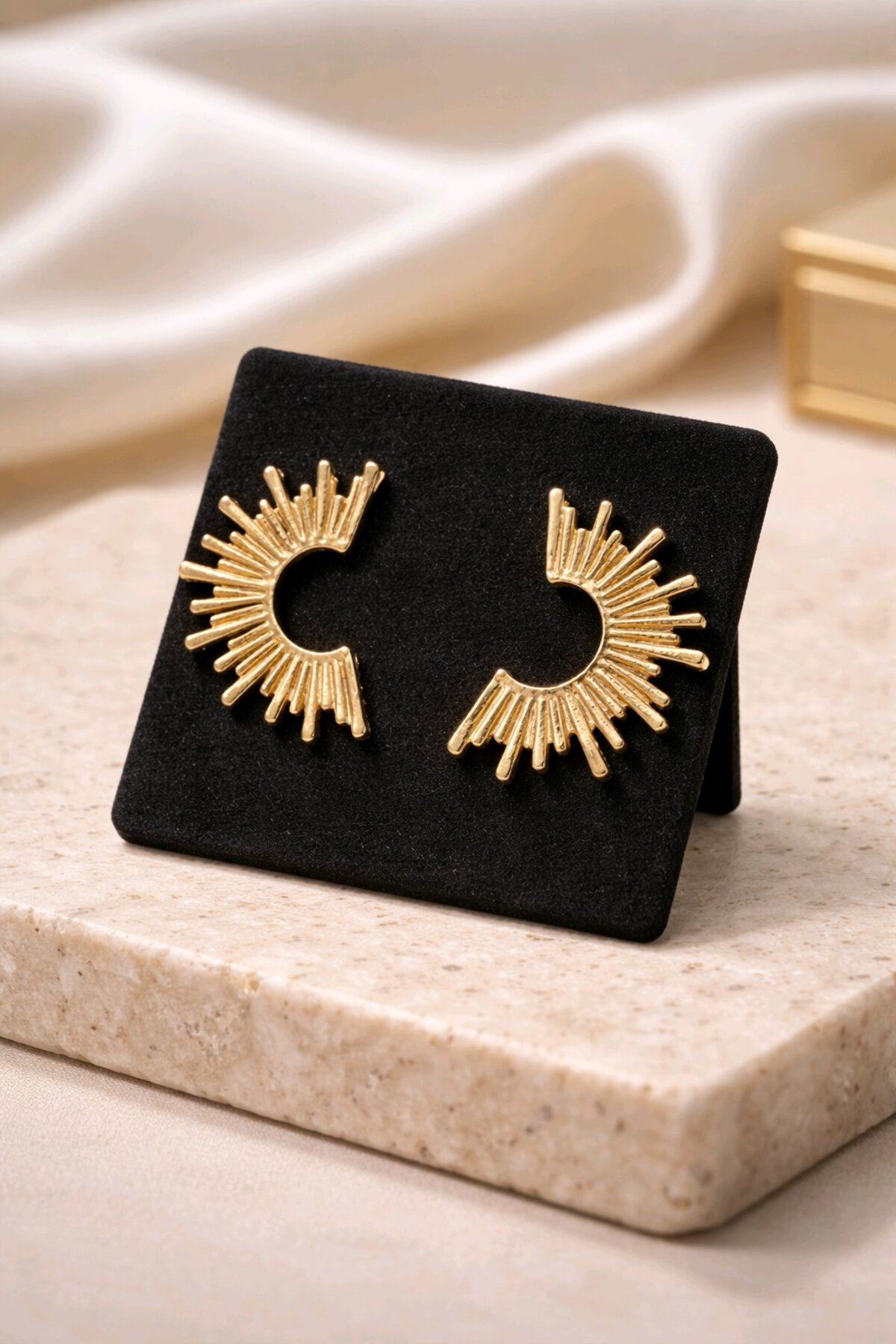 Gold Yarım Ay Küpe