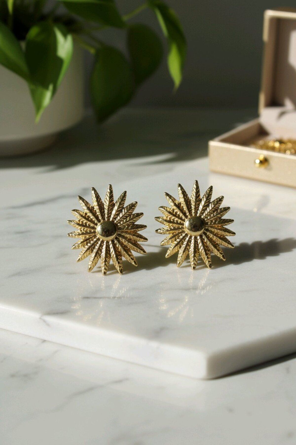 Gold Yıldız Küpe
