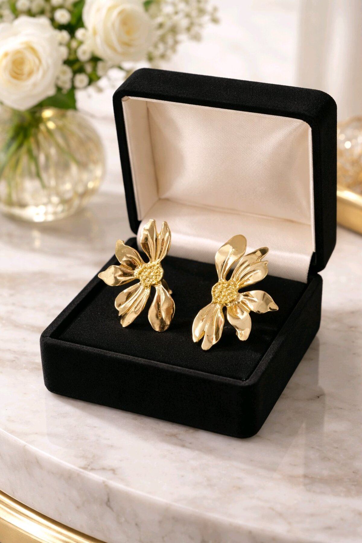 Gold Yarım Çiçek Küpe, Hafif