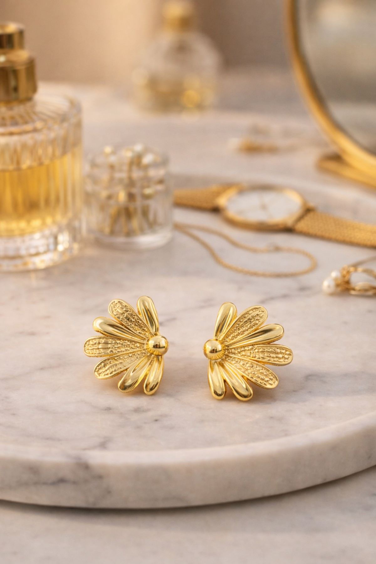 Gold Yarım Çiçek Küpe