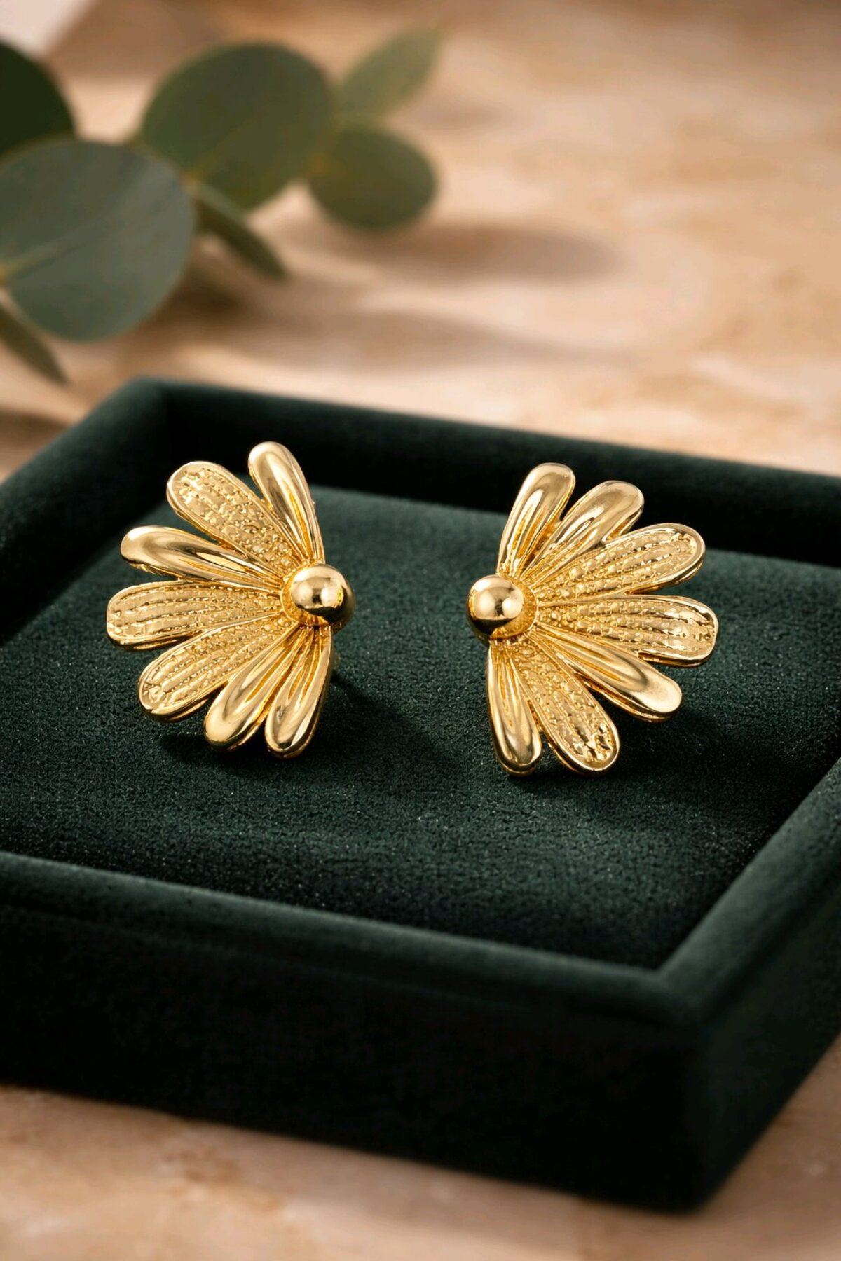 Gold Yarım Çiçek Küpe