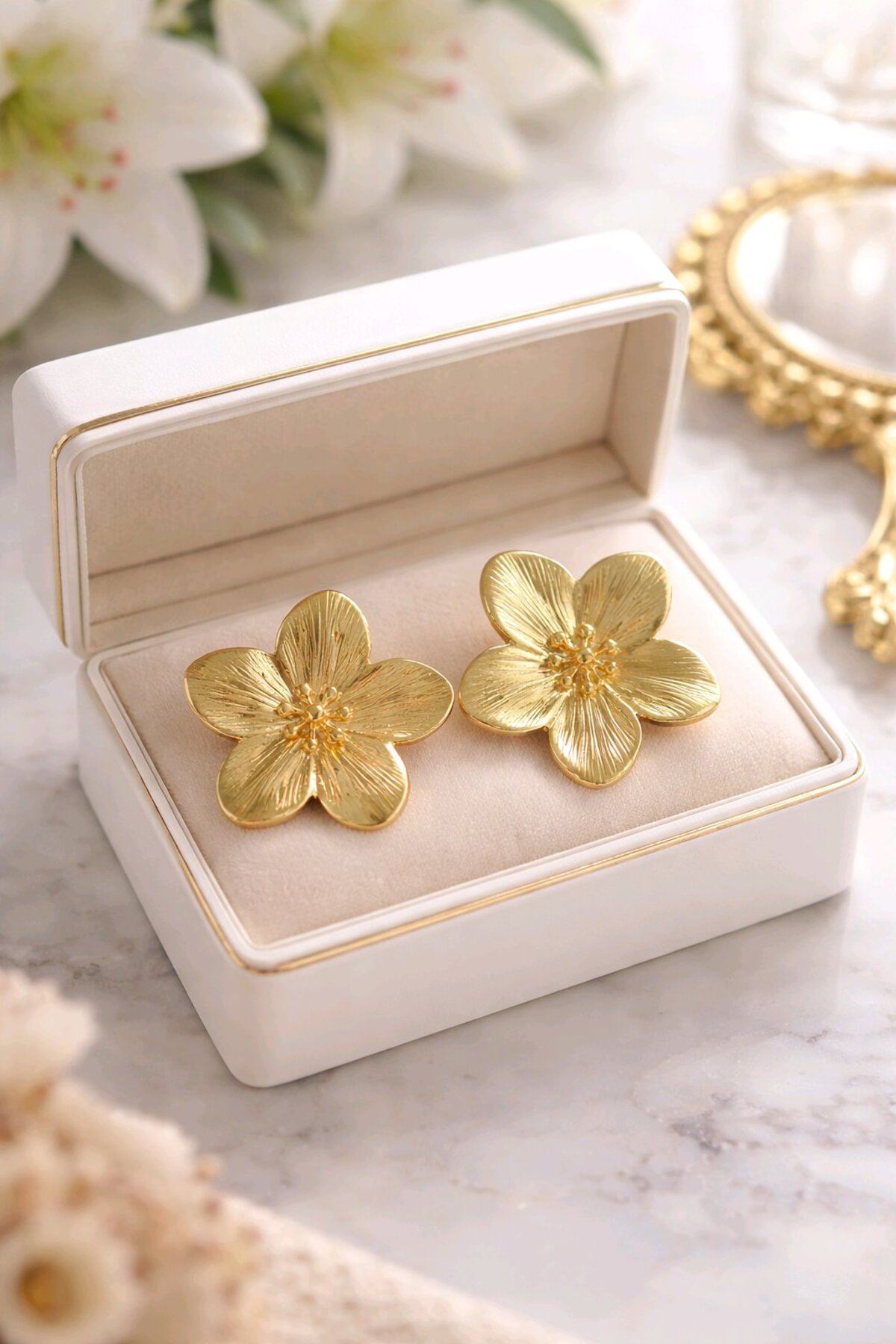 Gold Çiçek Küpe