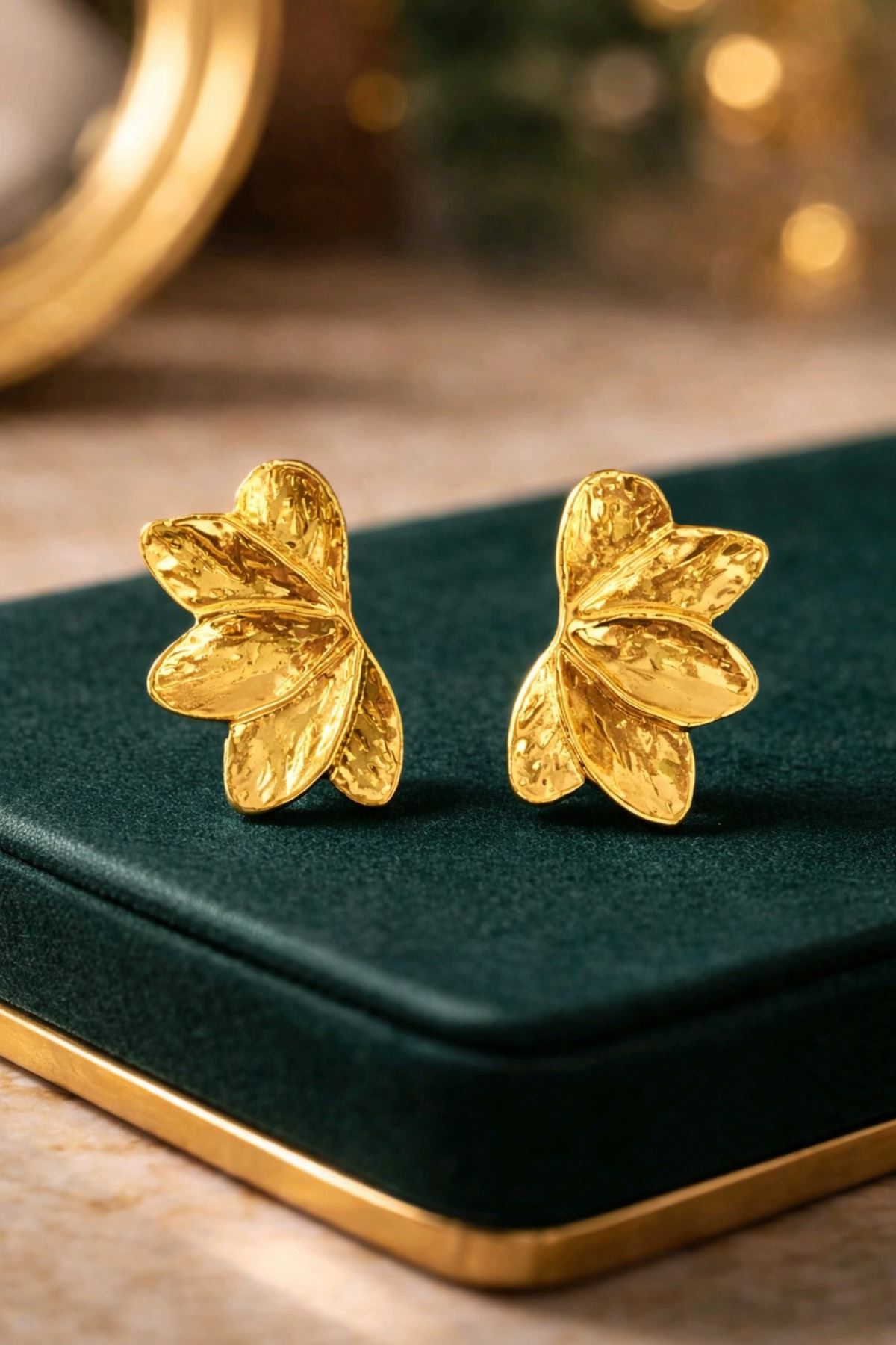Gold Küçük Boy Yapraklar Küpe