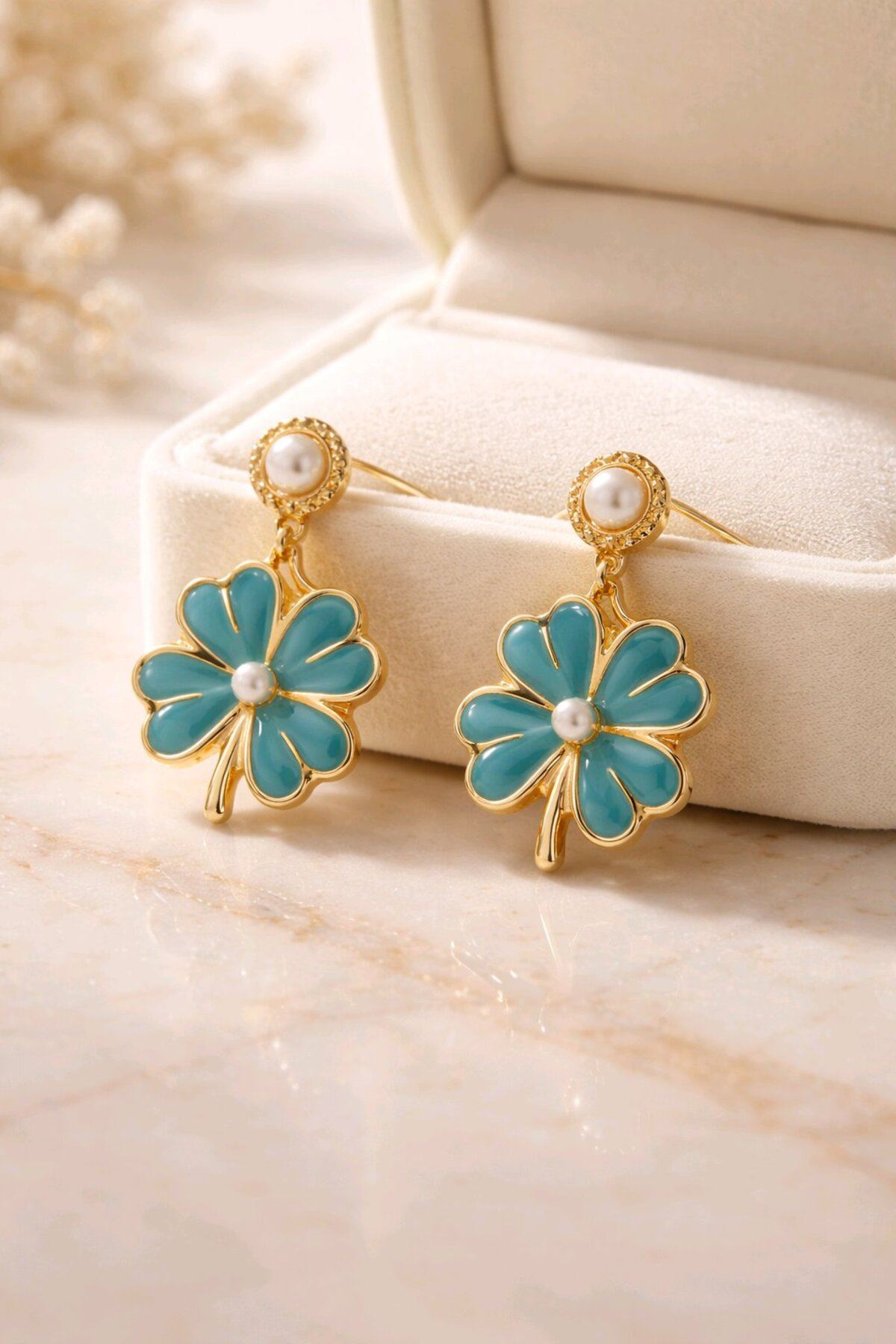 Mint Yeşili Sallantılı Küçük Yonca Küpe