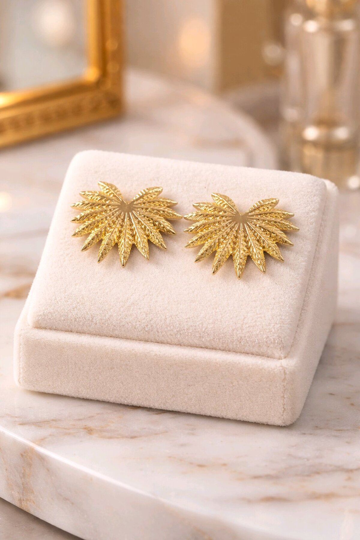 Gold Yarım Yıldız Küpe, Hafif