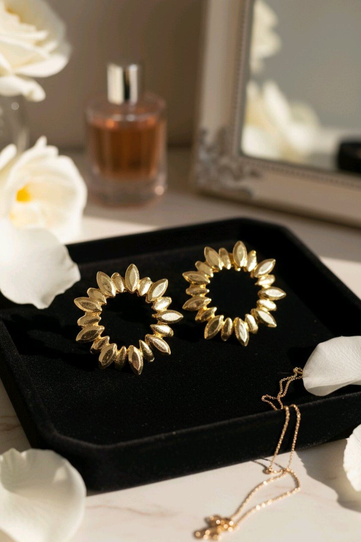 Gold Yaprak Çelenk Küpe