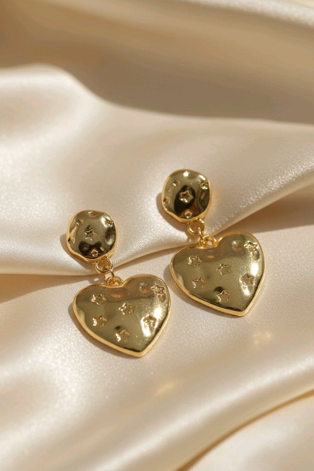 Gold Sallantılı Kalp Küpe