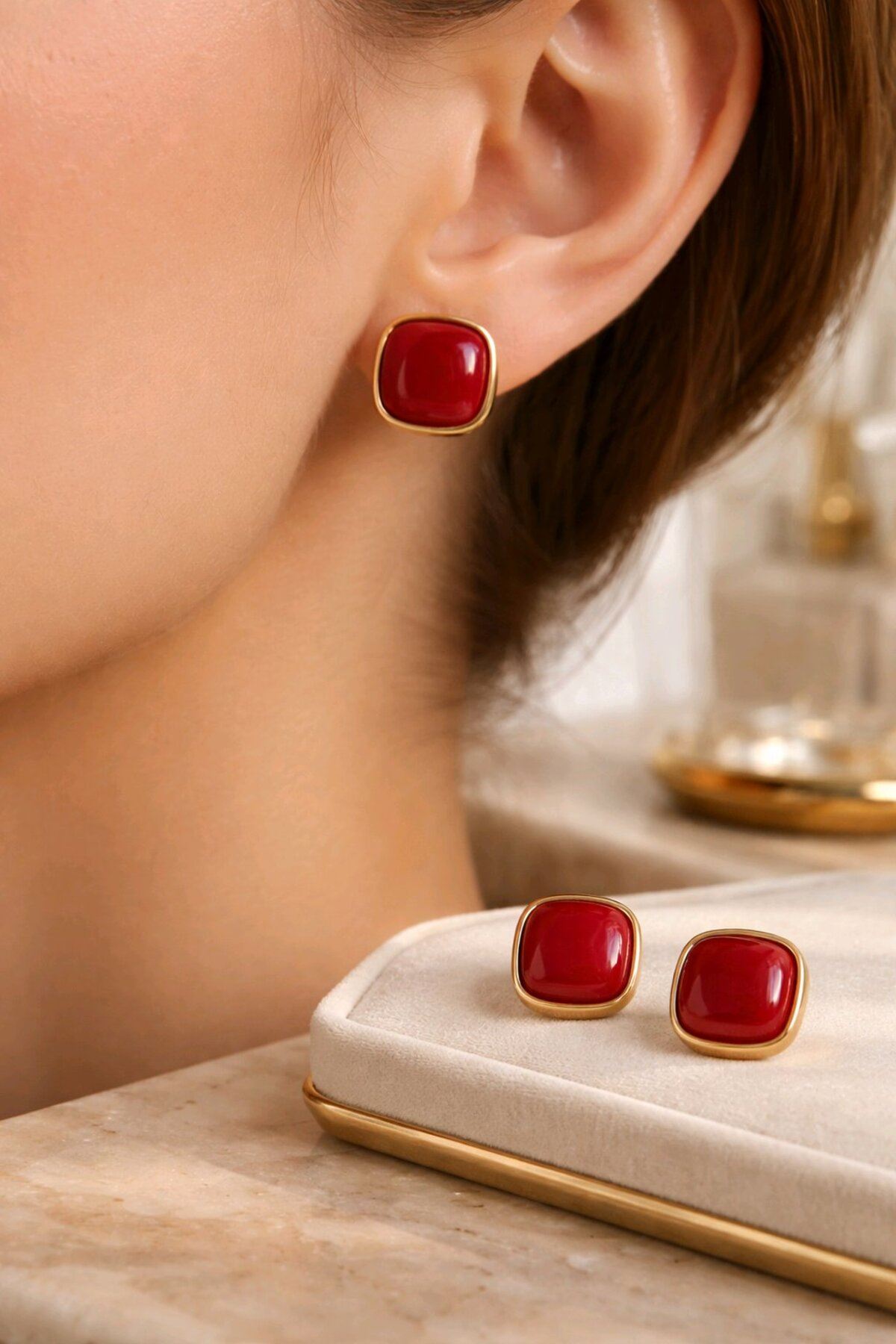 Gold Kare Bordo Küpe