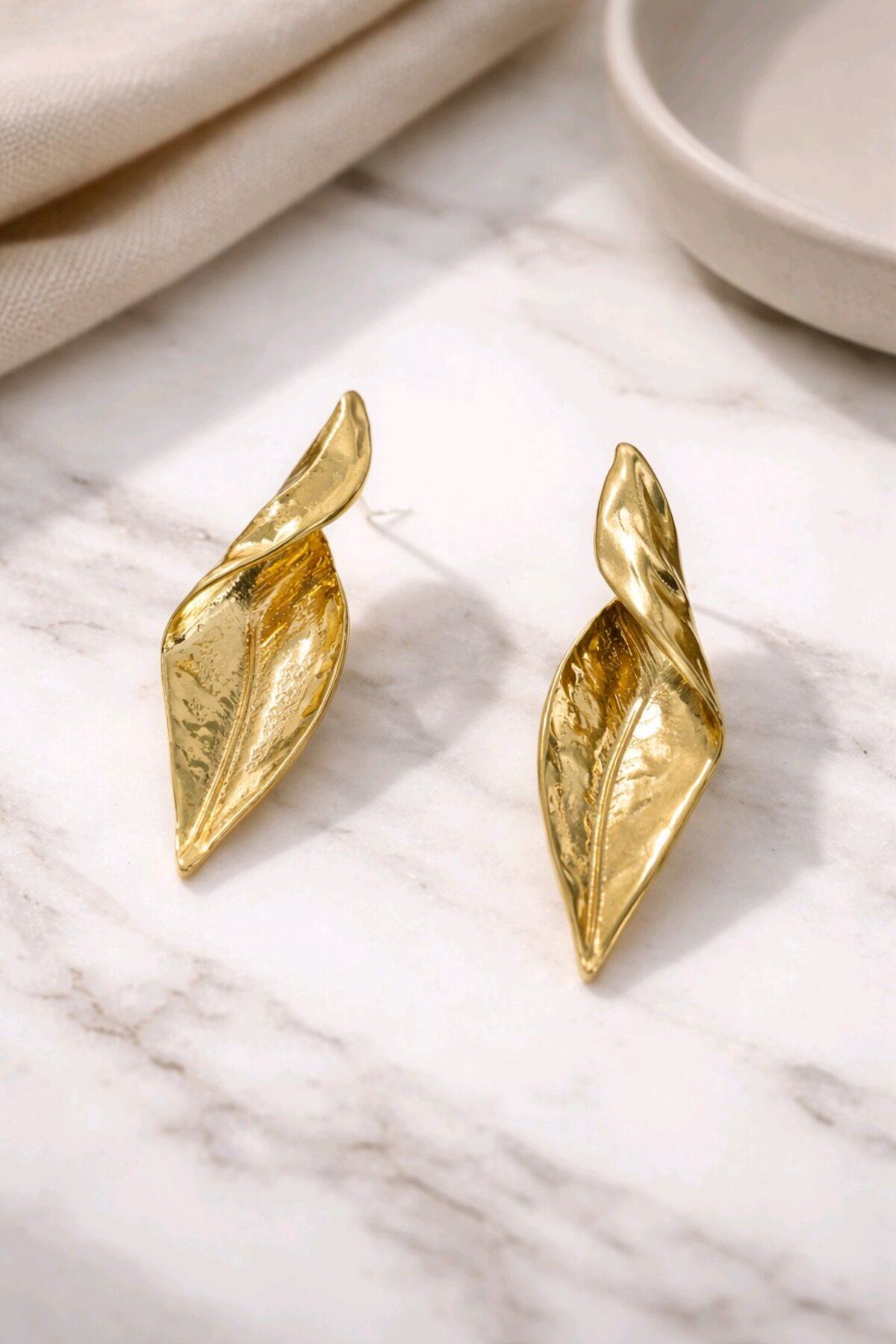 Gold Uzun Yaprak Küpe