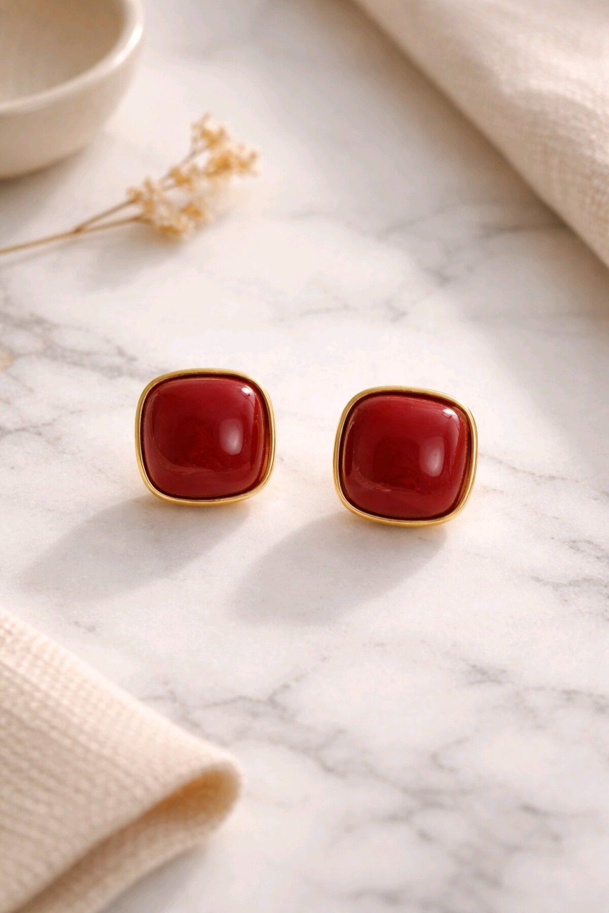 Gold Kare Bordo Küpe