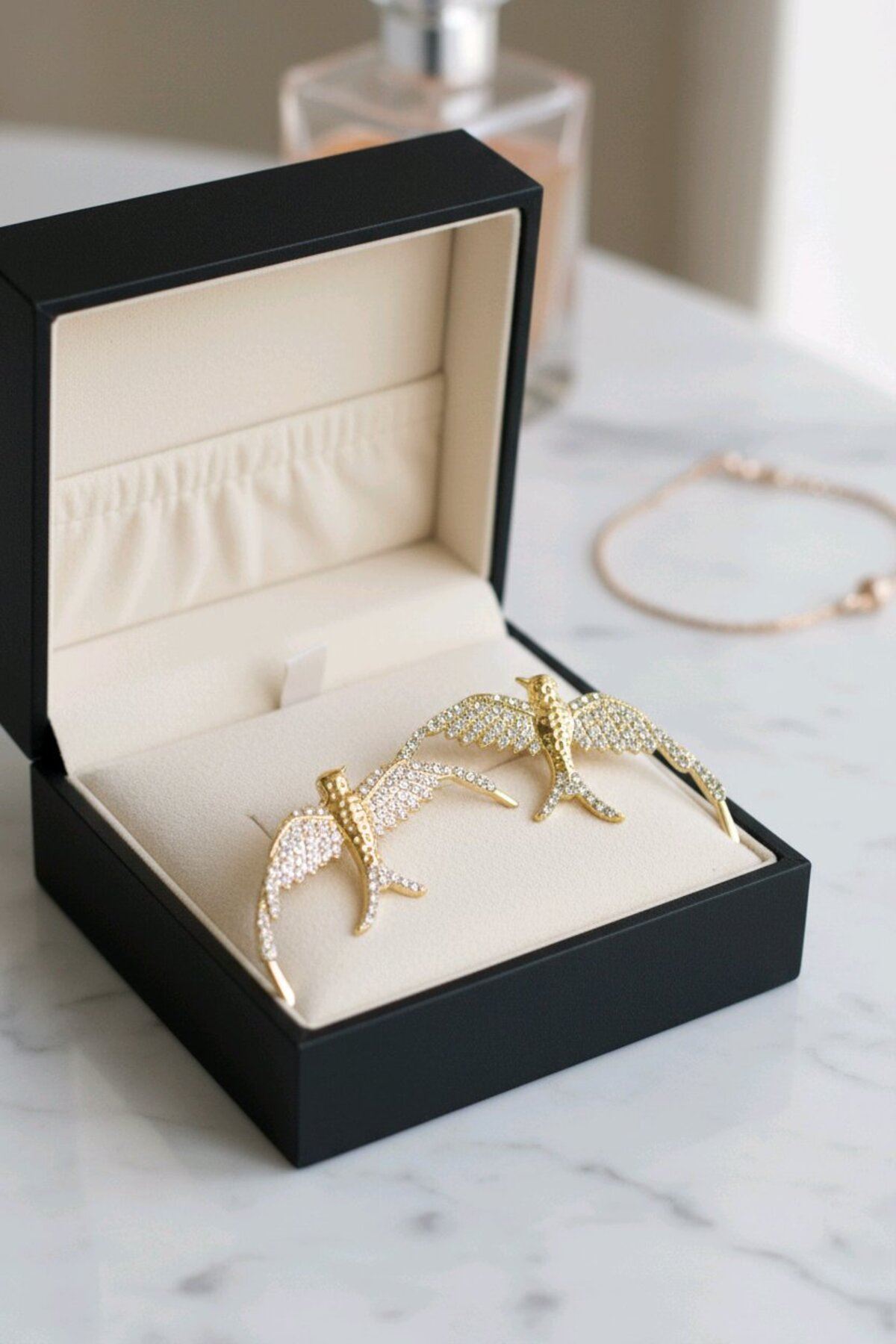 Gold Zirkon Taşlı Kırlangıç Küpe