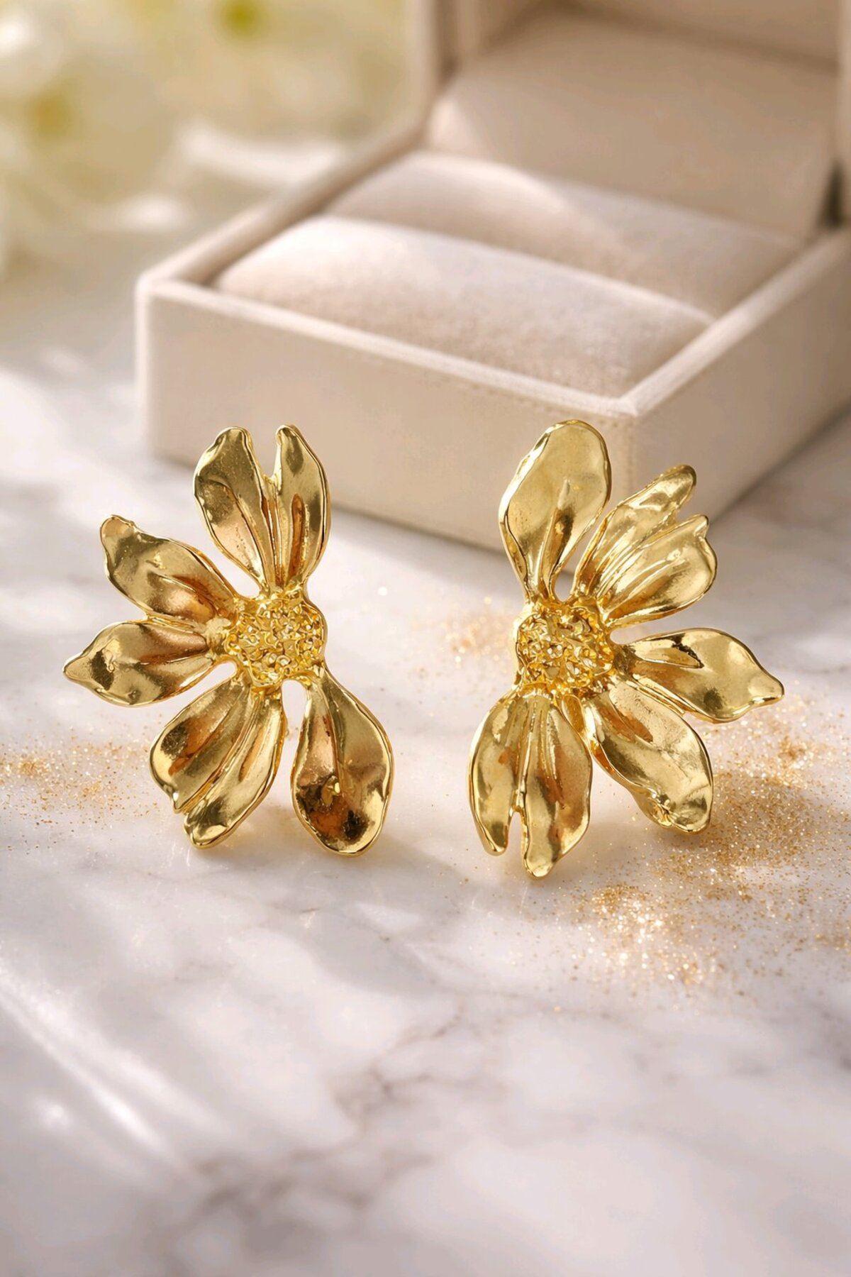 Gold Yarım Çiçek Küpe, Hafif