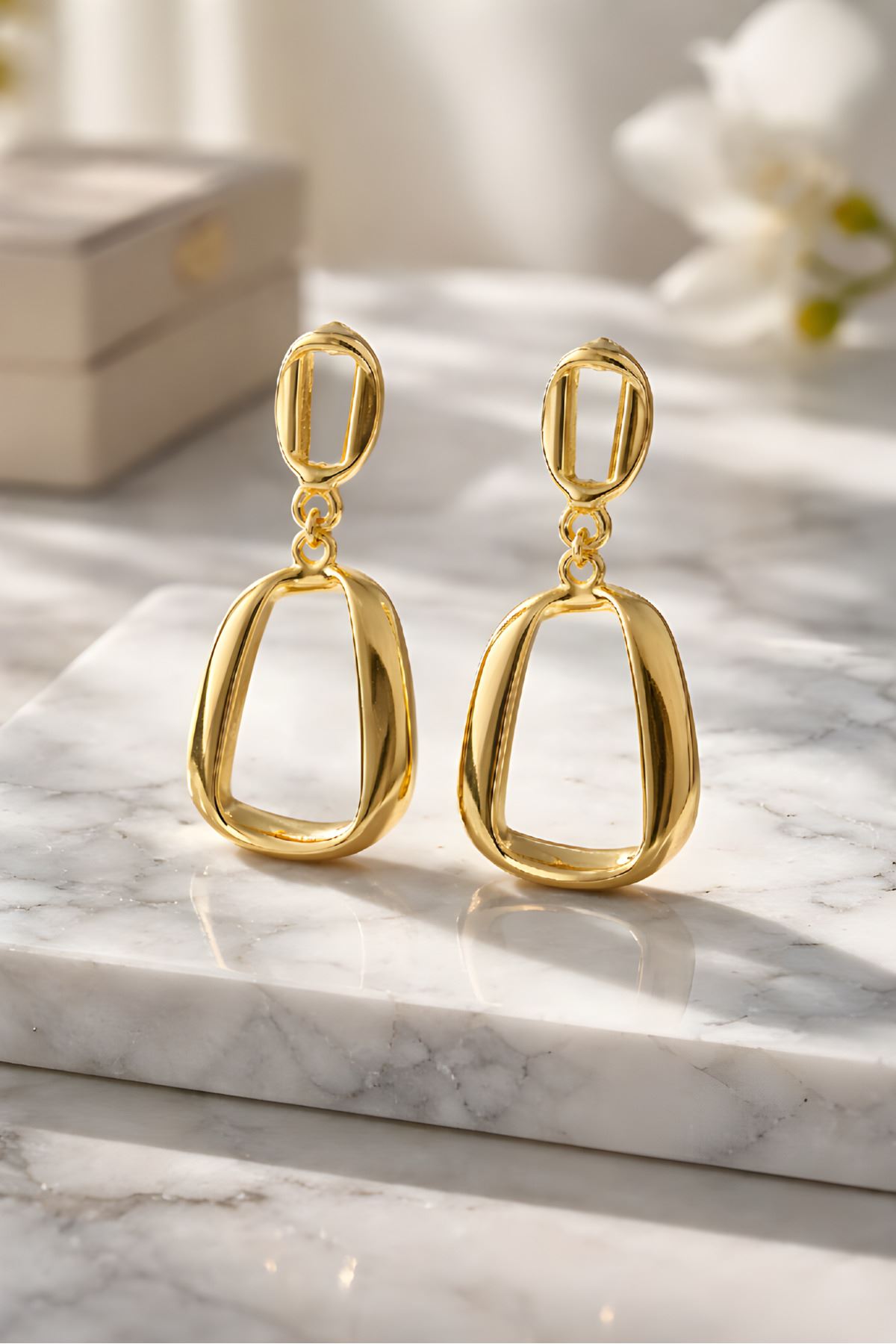 Gold Dörtgen Sallantılı Küpe, Hafif