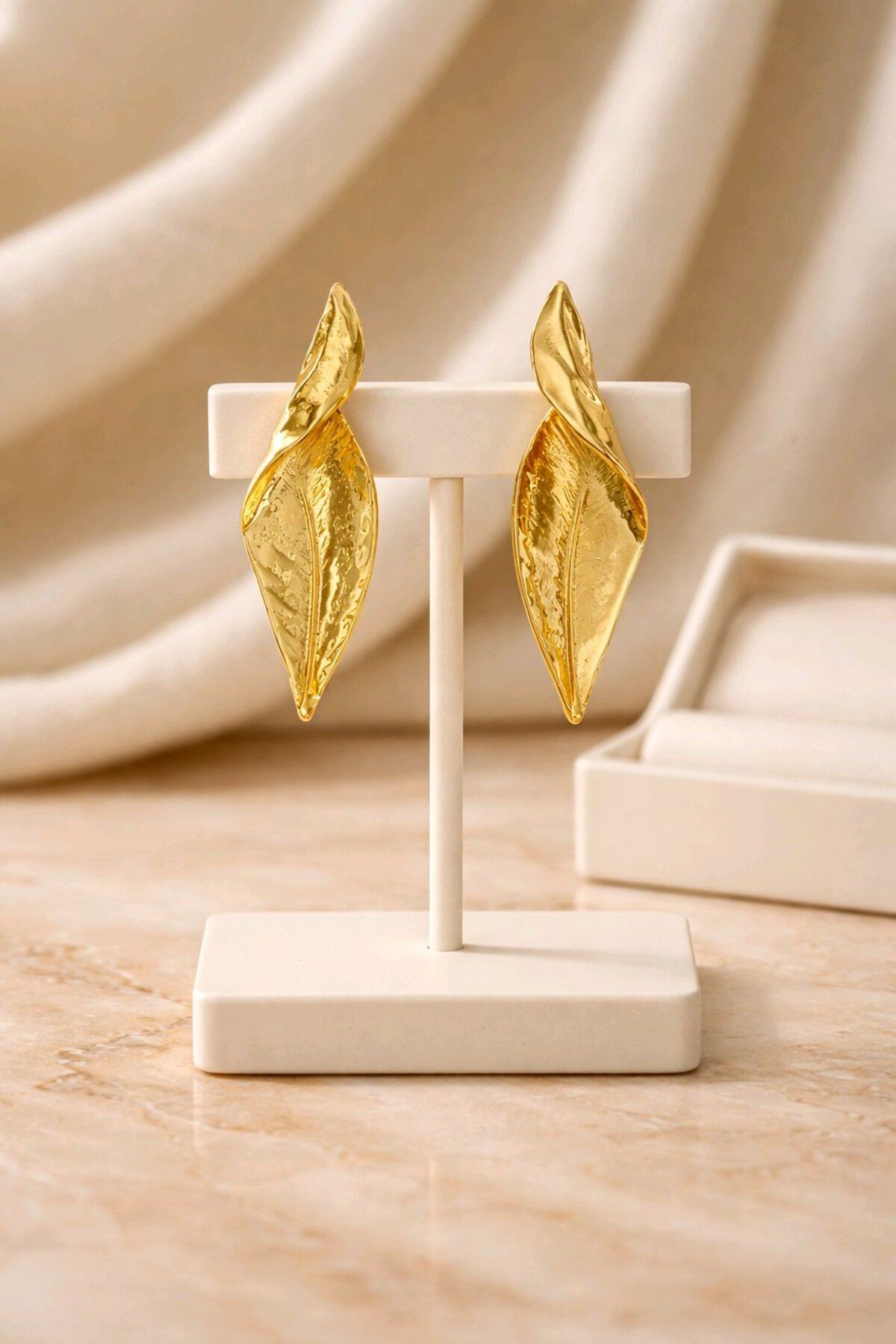 Gold Uzun Yaprak Küpe