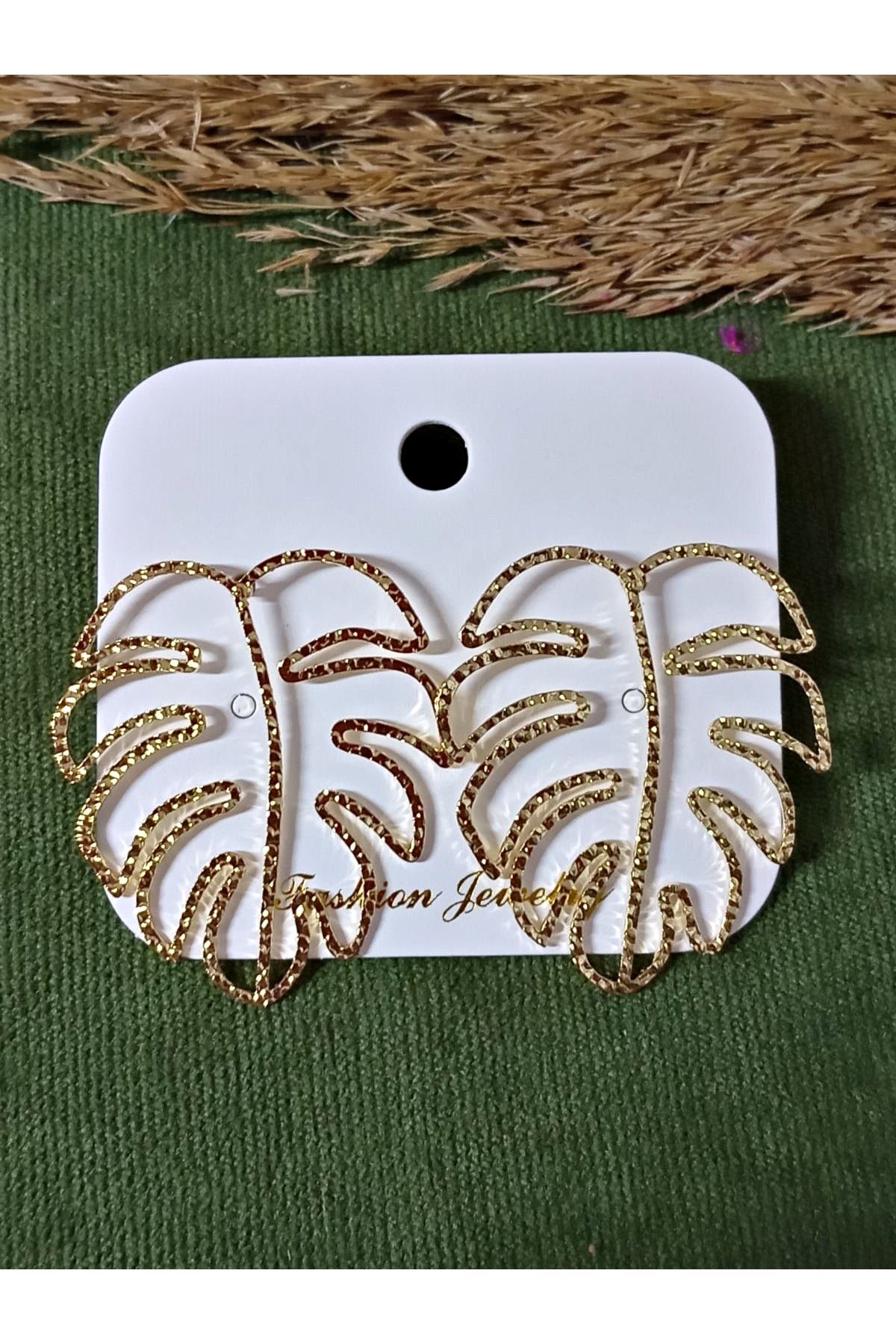 Gold Yaprak Hafif Kadın Küpe