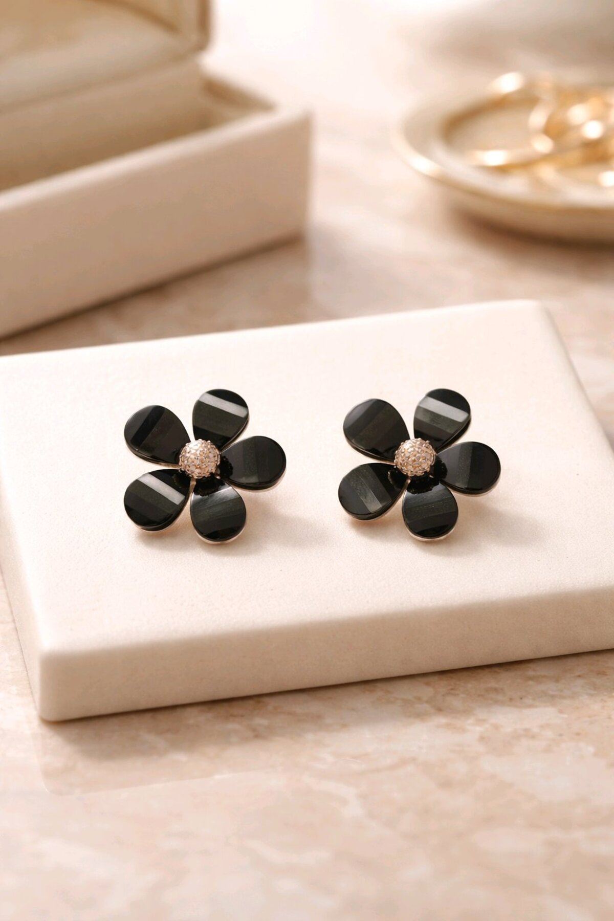 Gümüş Siyah 2cm Şeffaf Çiçek Küpe İthal
