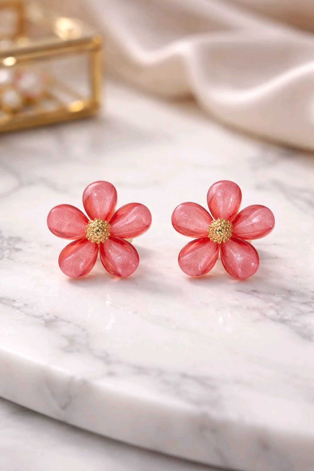 Gold Pembe 2cm Şeffaf Çiçek Küpe İthal