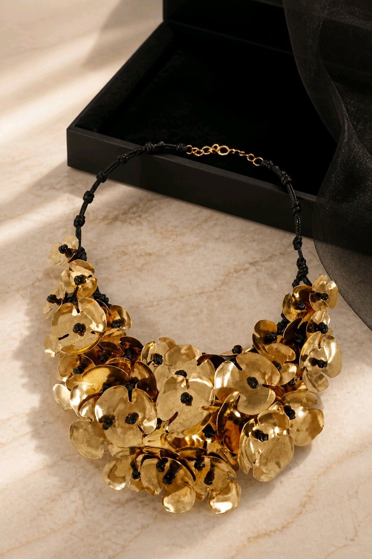 Gold Çiçek Şık Kadın Kolye