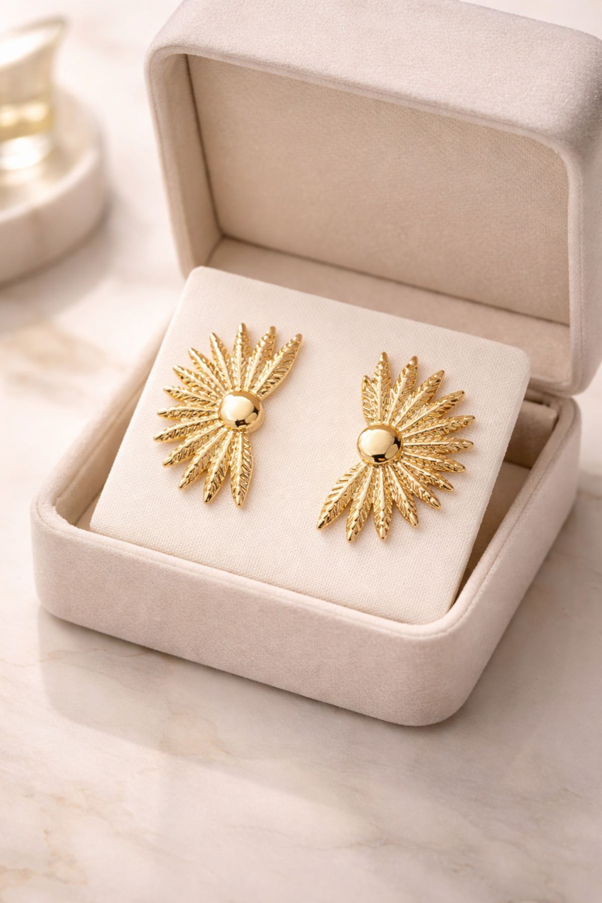 Gold Yarım Papatya Küpe