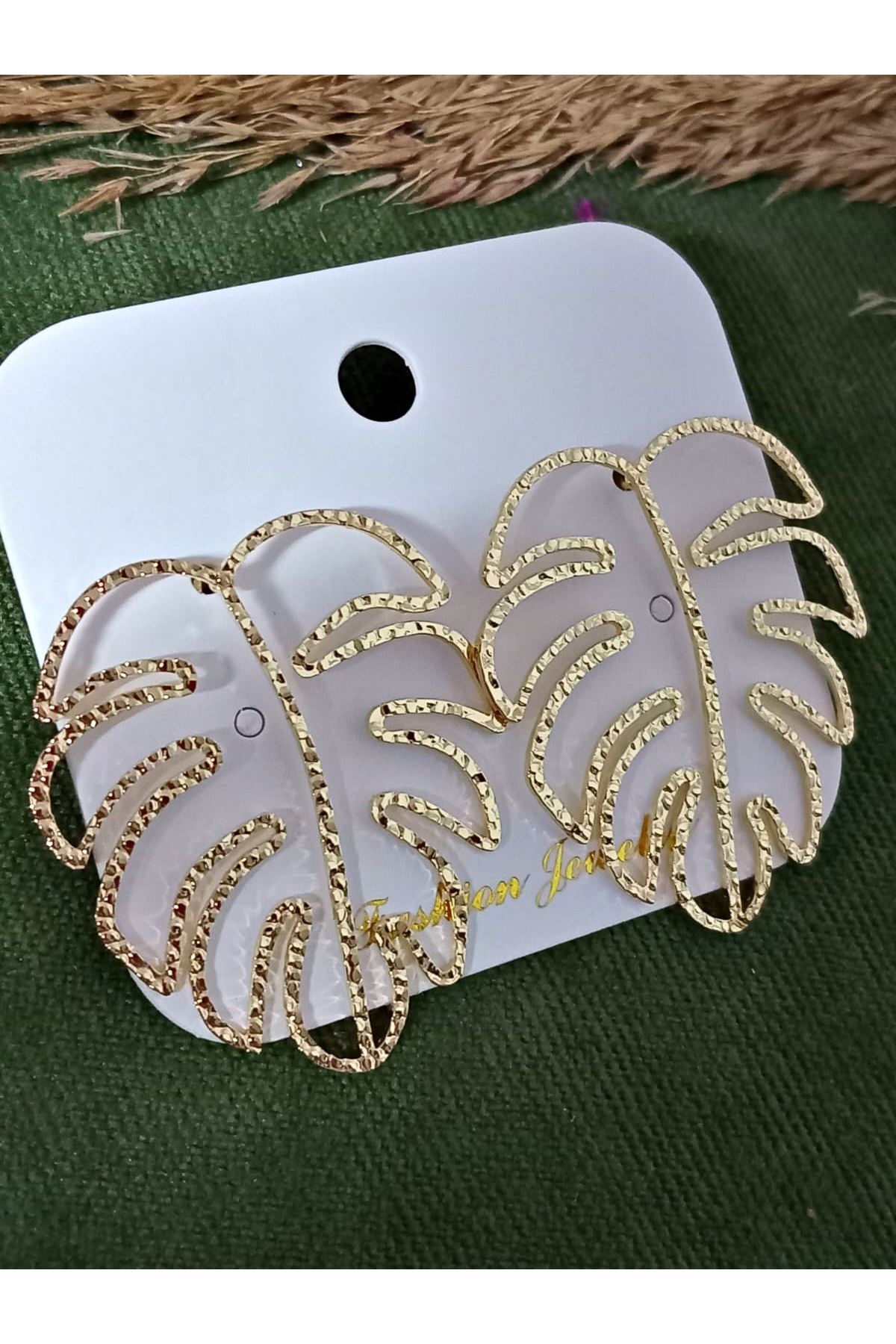 Gold Yaprak Hafif Kadın Küpe