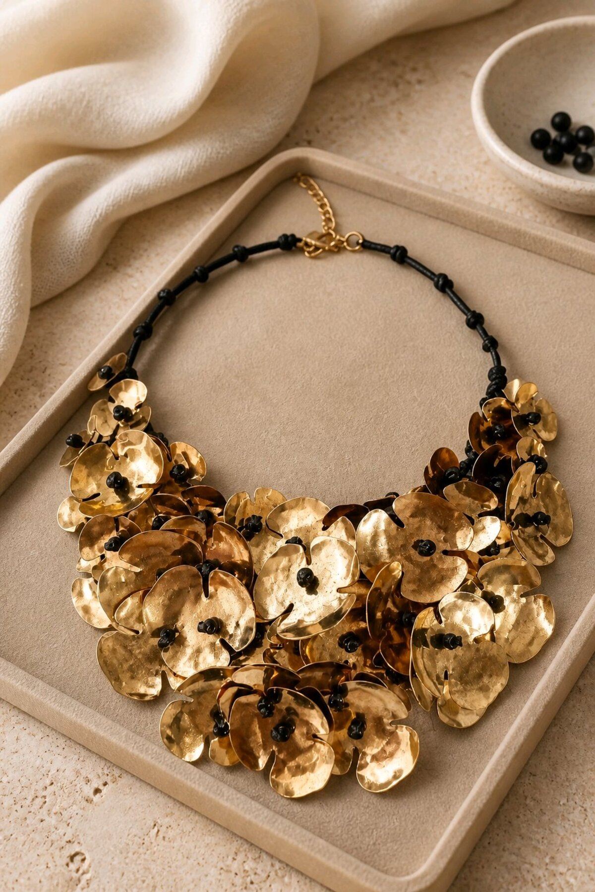 Gold Çiçek Şık Kadın Kolye