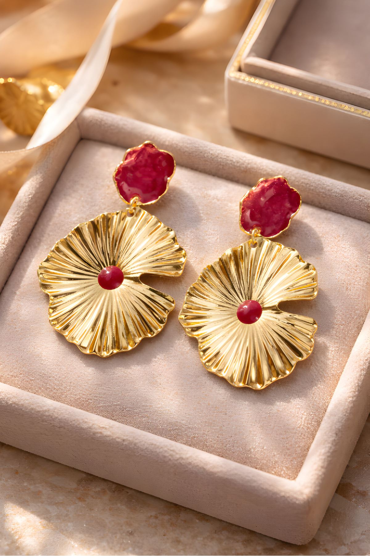 Gold Bordo Mineli Çiçek Küpe
