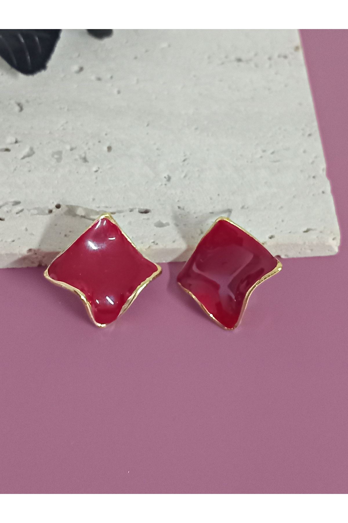 Bordo Mineli Dalgalı Şık Küpe