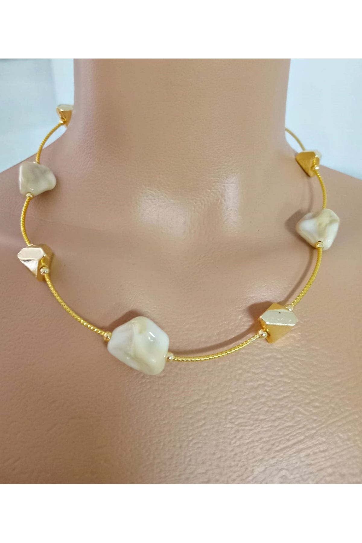Krem Taşlı Gold Kadın Kolye