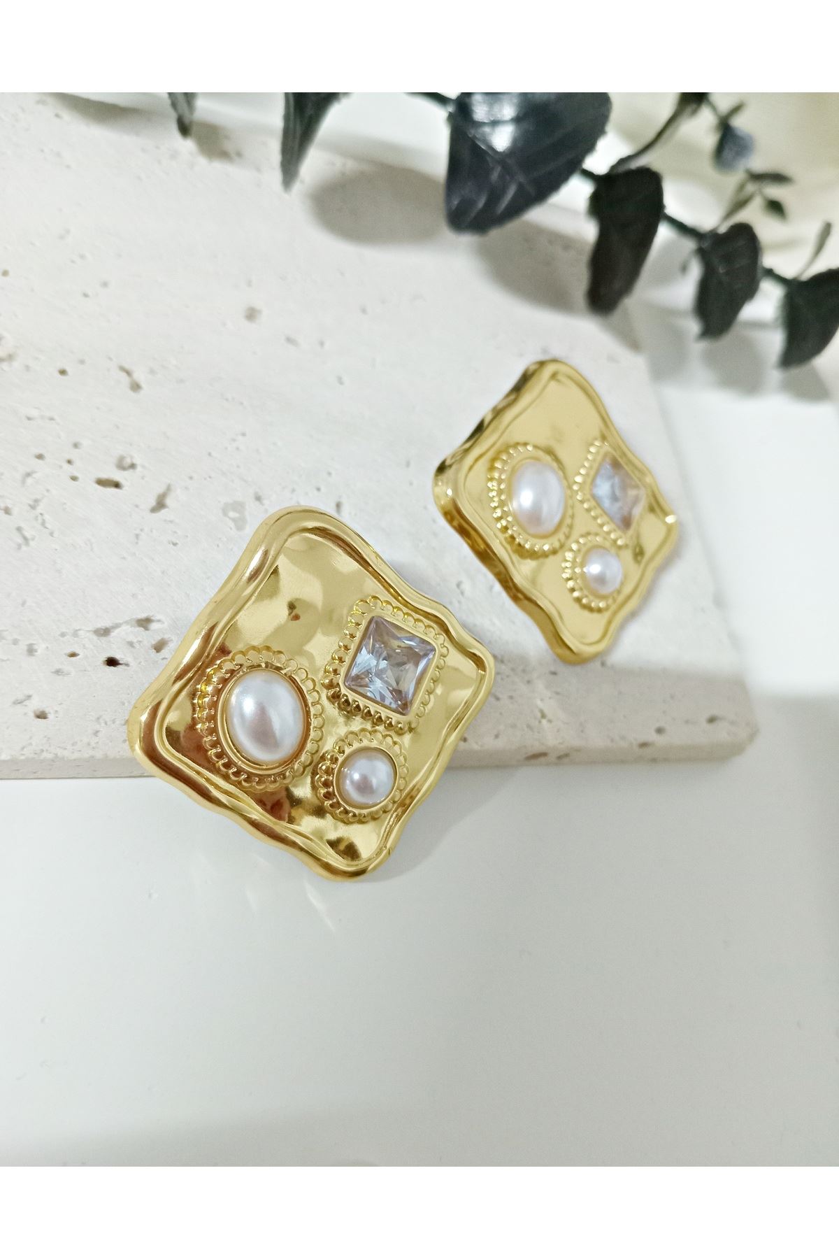 Çelik Gold Beyaz Taşlı Kare Büyük Küpe