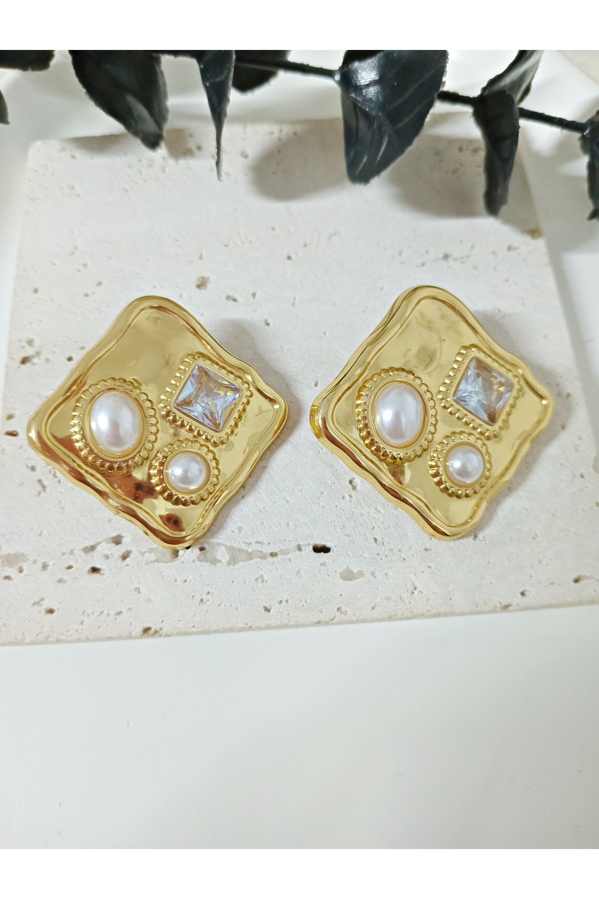 Çelik Gold Beyaz Taşlı Kare Büyük Küpe
