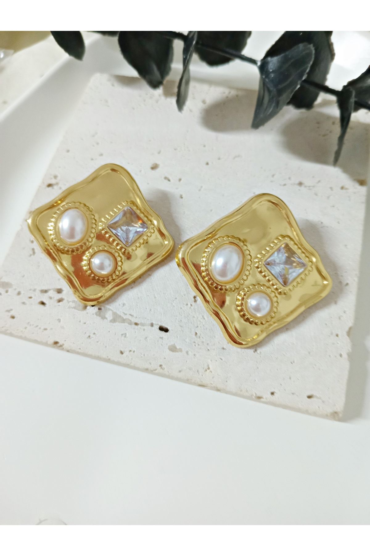 Çelik Gold Beyaz Taşlı Kare Büyük Küpe