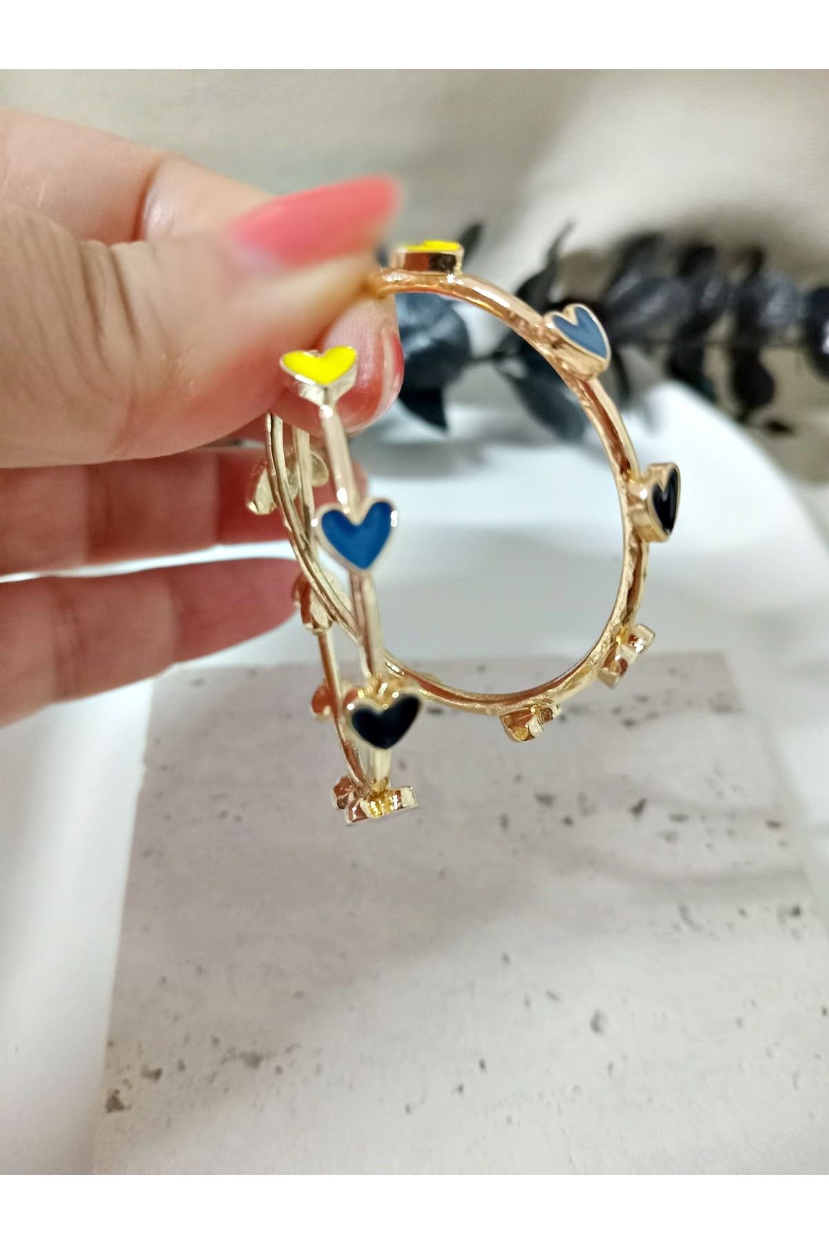 Çelik Gold Renkli Kalpli Halka Kadın Küpe