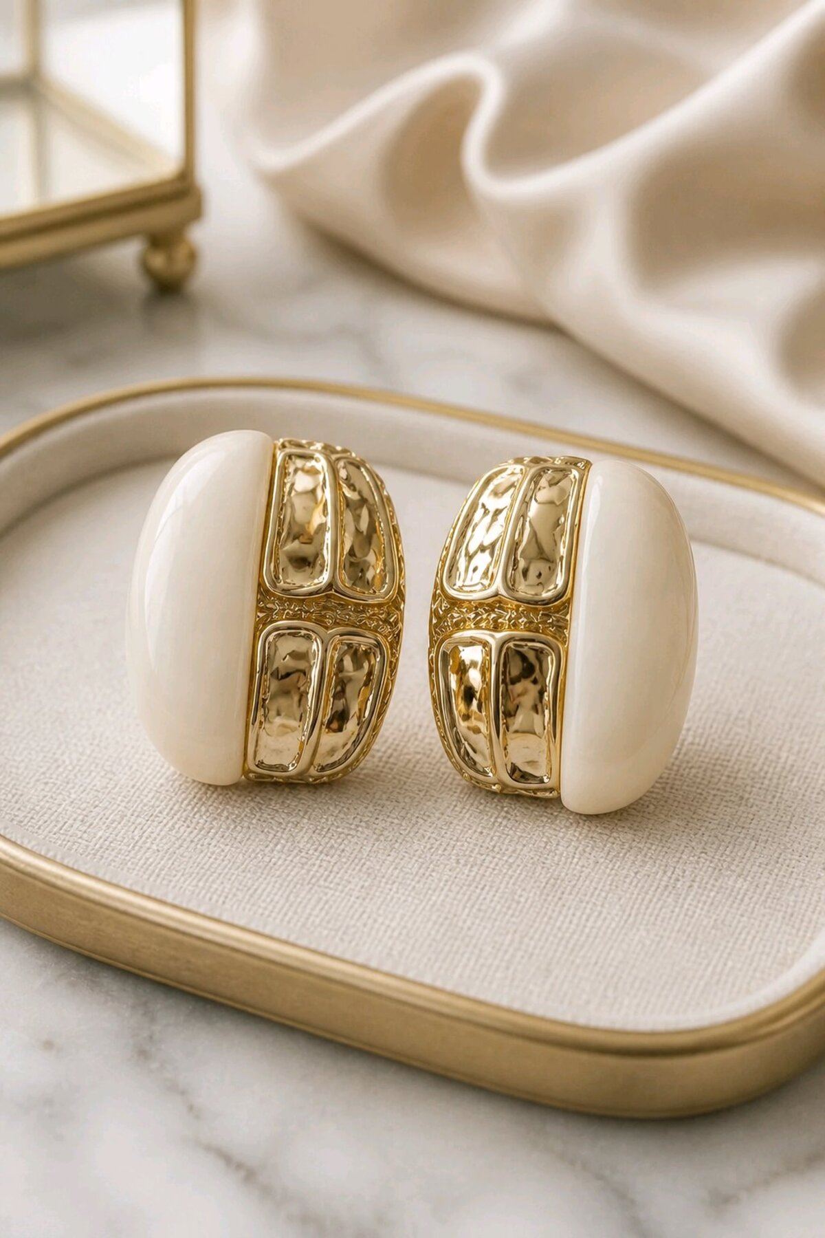 Marka Model, Gold Krem Büyük Küpe