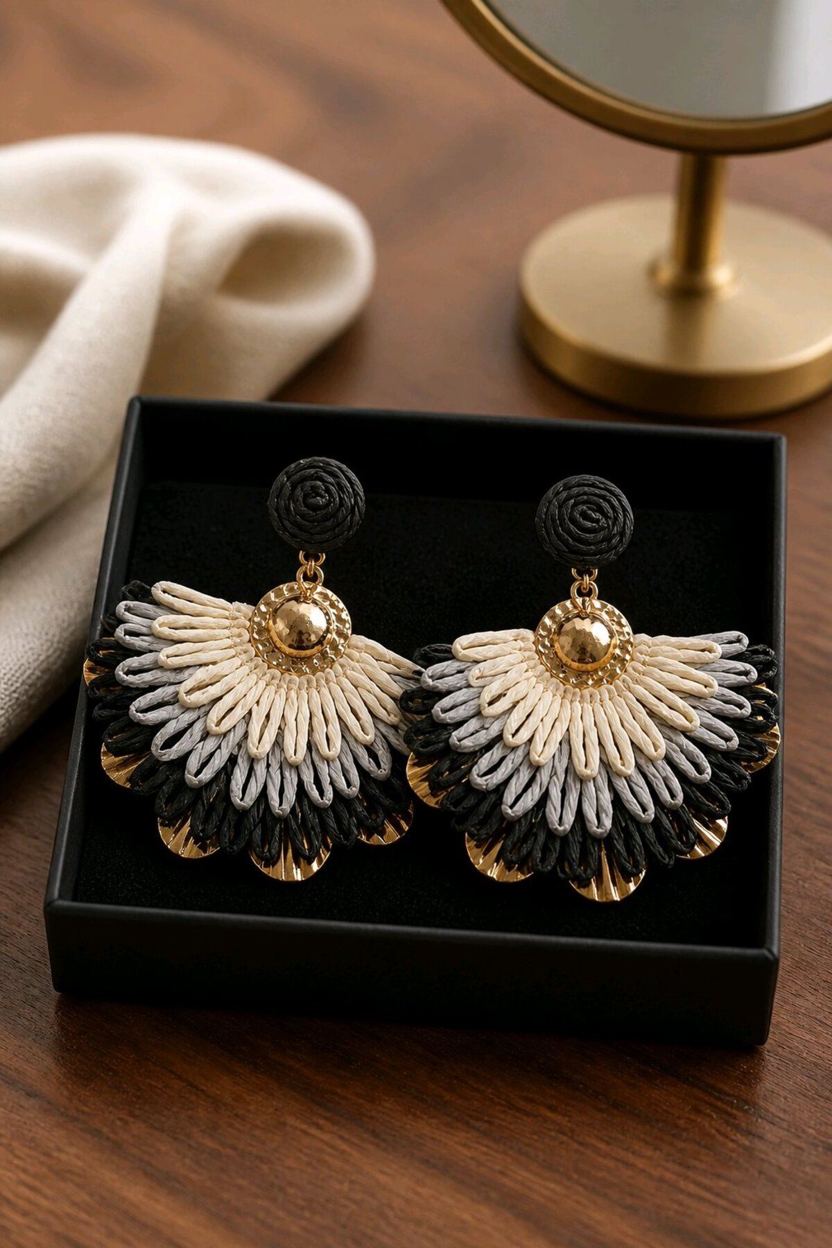 Siyah Gold Yelpaze Küpe