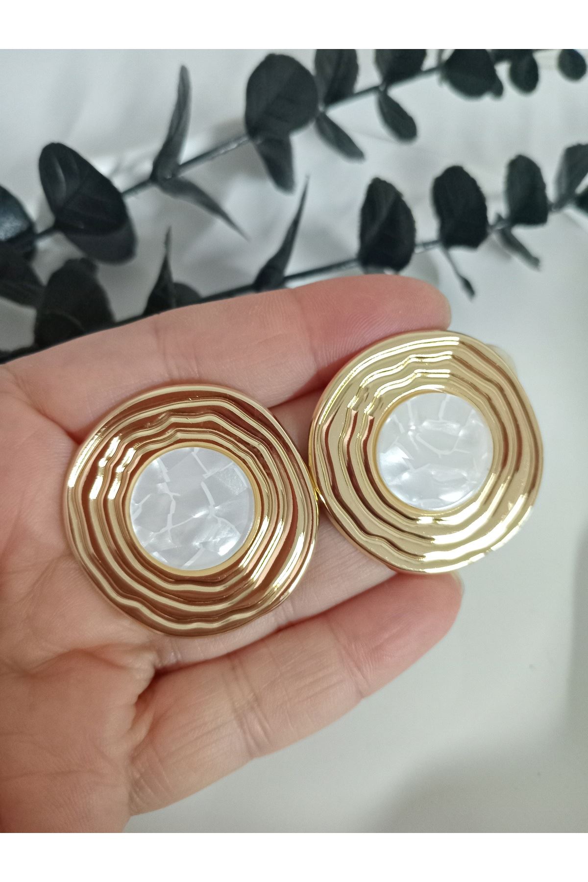 Marka Model, Gold Beyaz Sedefli Yuvarlak Kadın Küpe