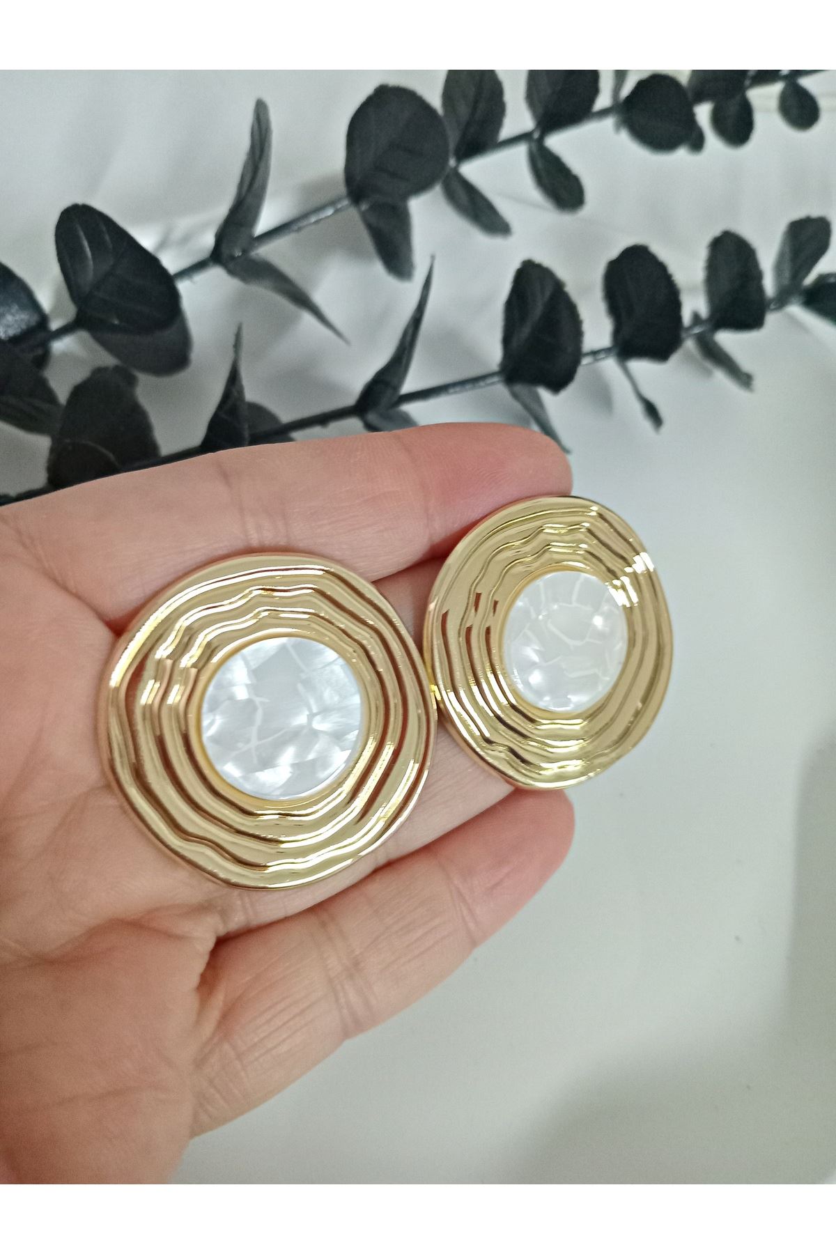 Marka Model, Gold Beyaz Sedefli Yuvarlak Kadın Küpe